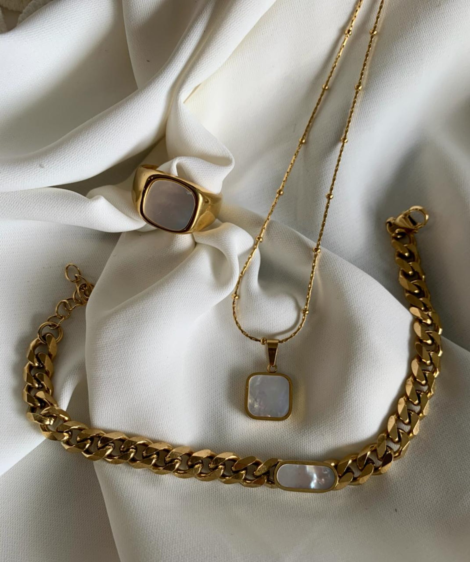 gray computer monitor