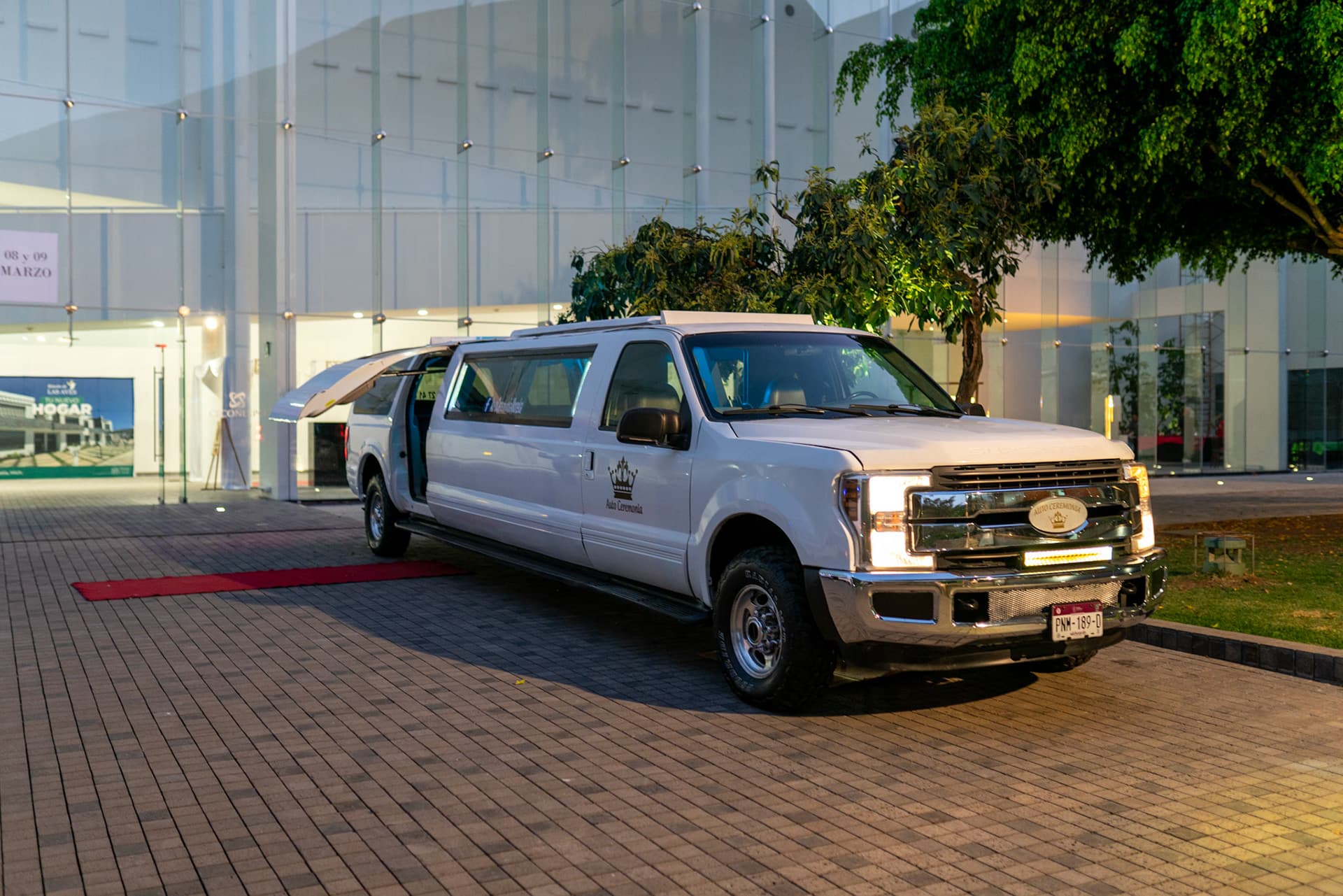 limusina  en expo celebraciónes