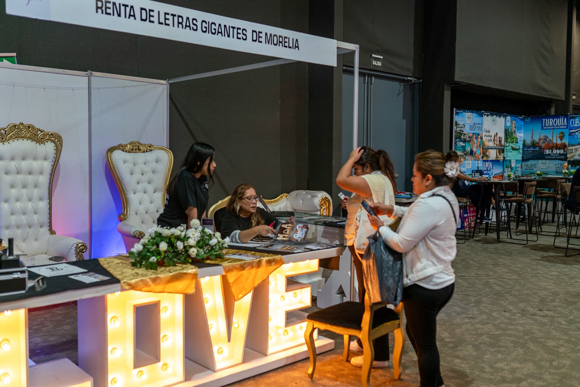 stand letras gigantes