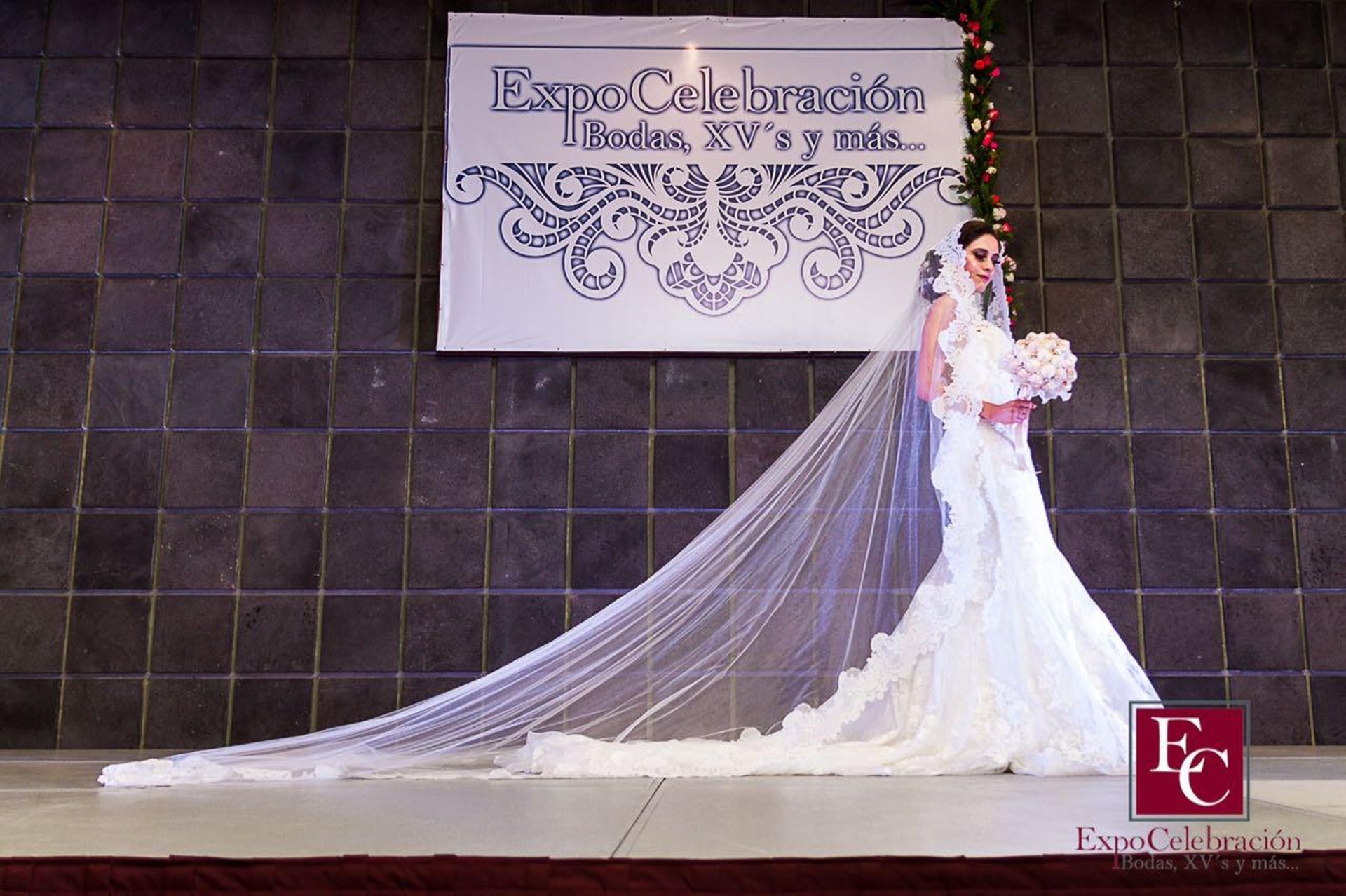 novia en pasarela expo 2017