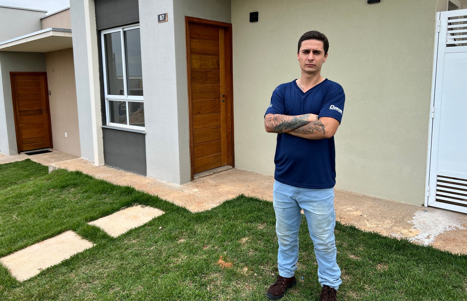 black and brown leather padded tub sofa