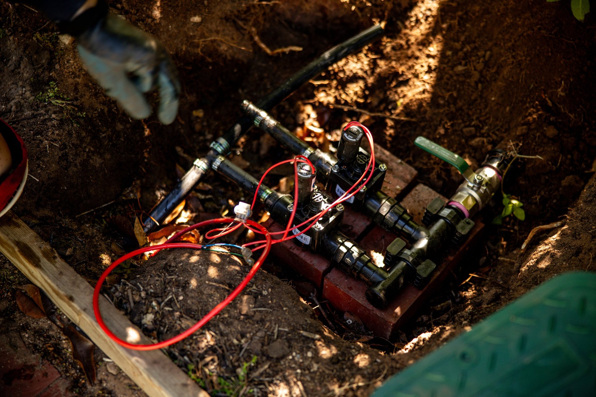 black and brown leather padded tub sofa