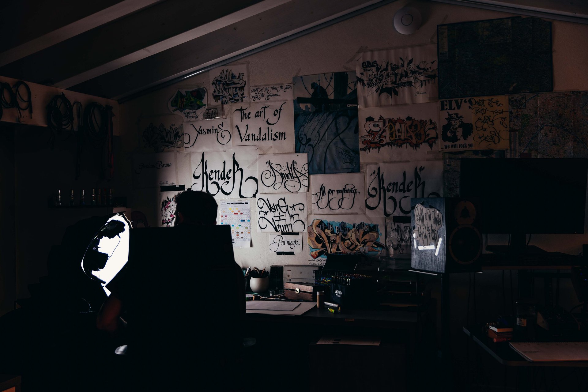 black and white bed linen