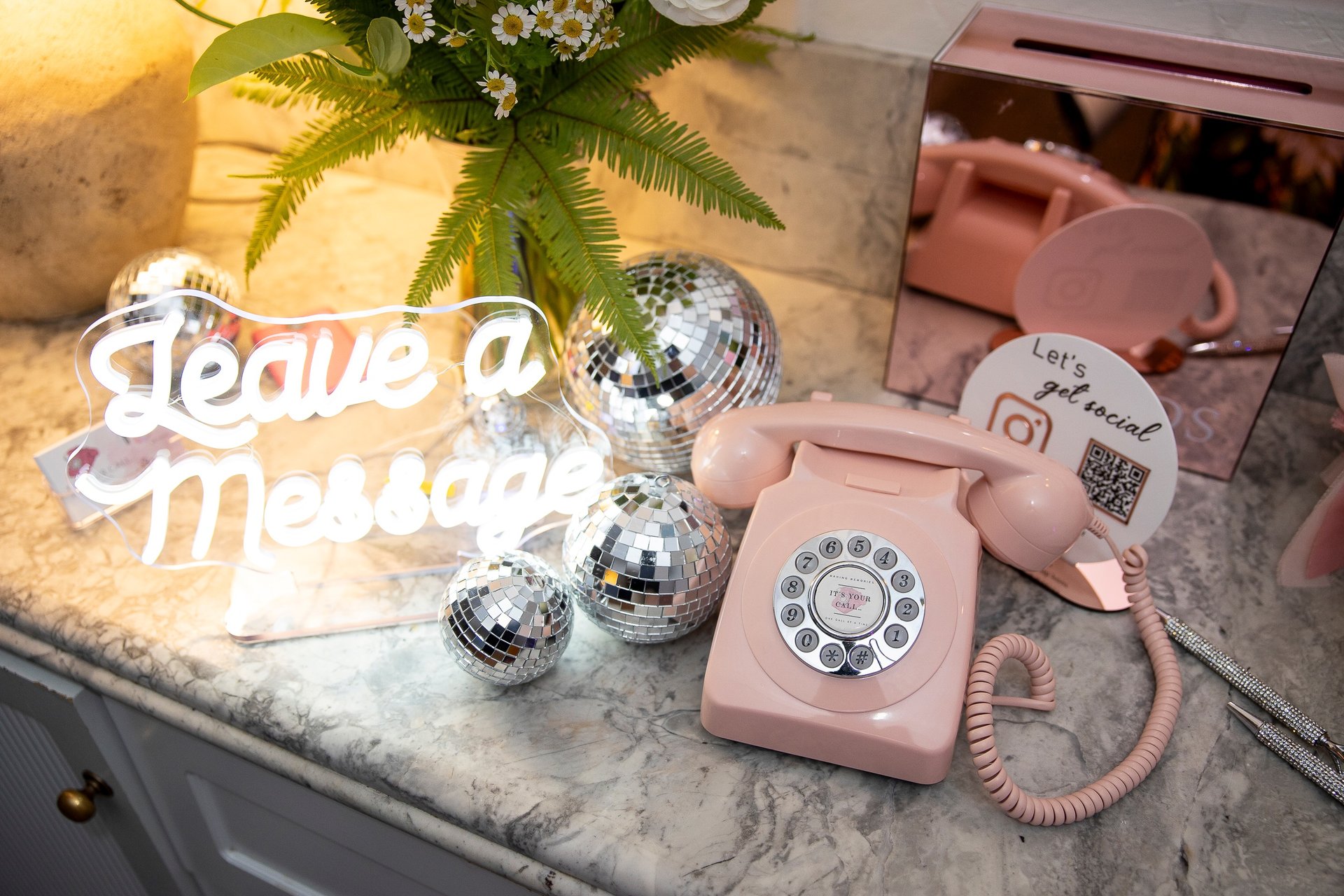 gray computer monitor