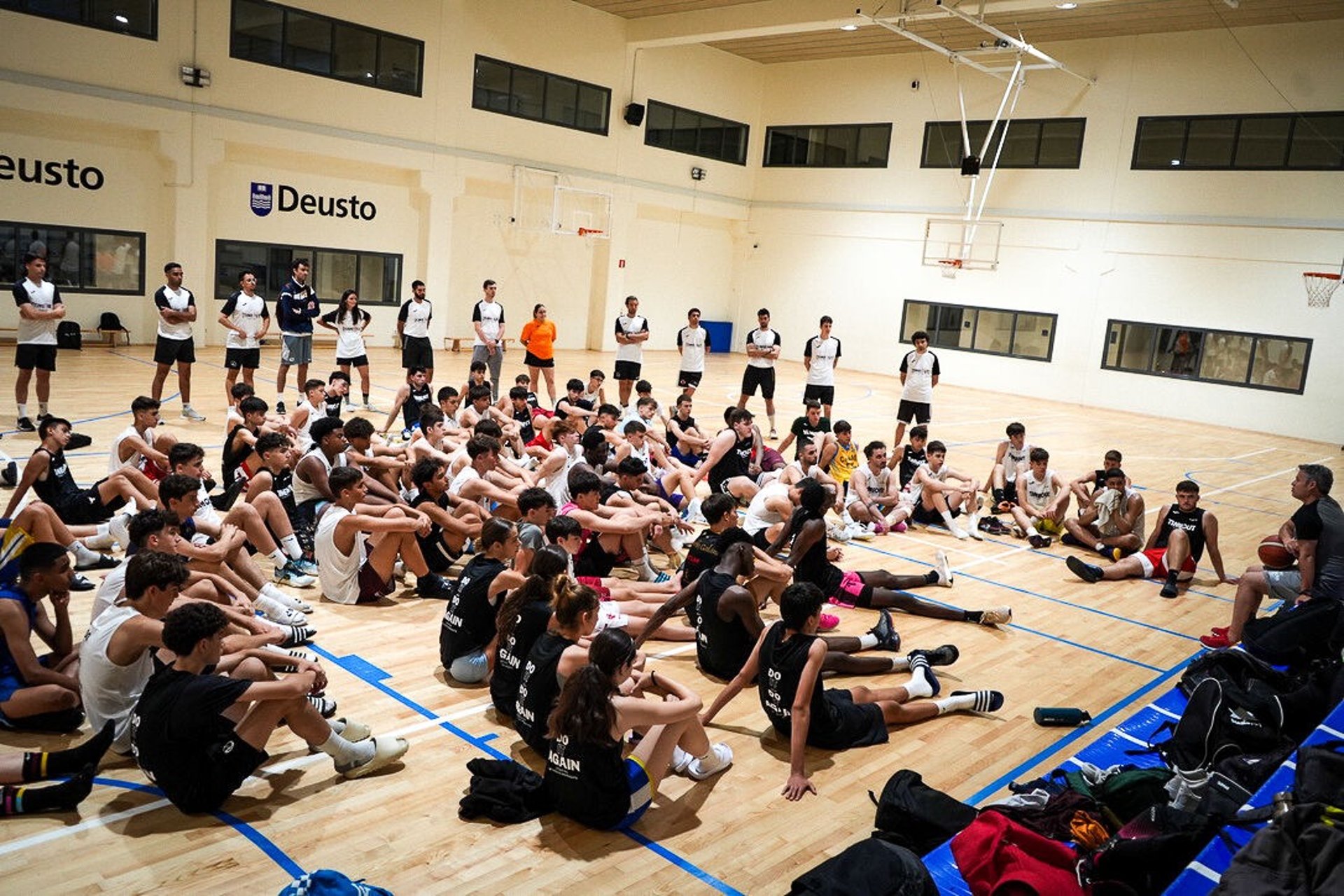 black and white bed linen