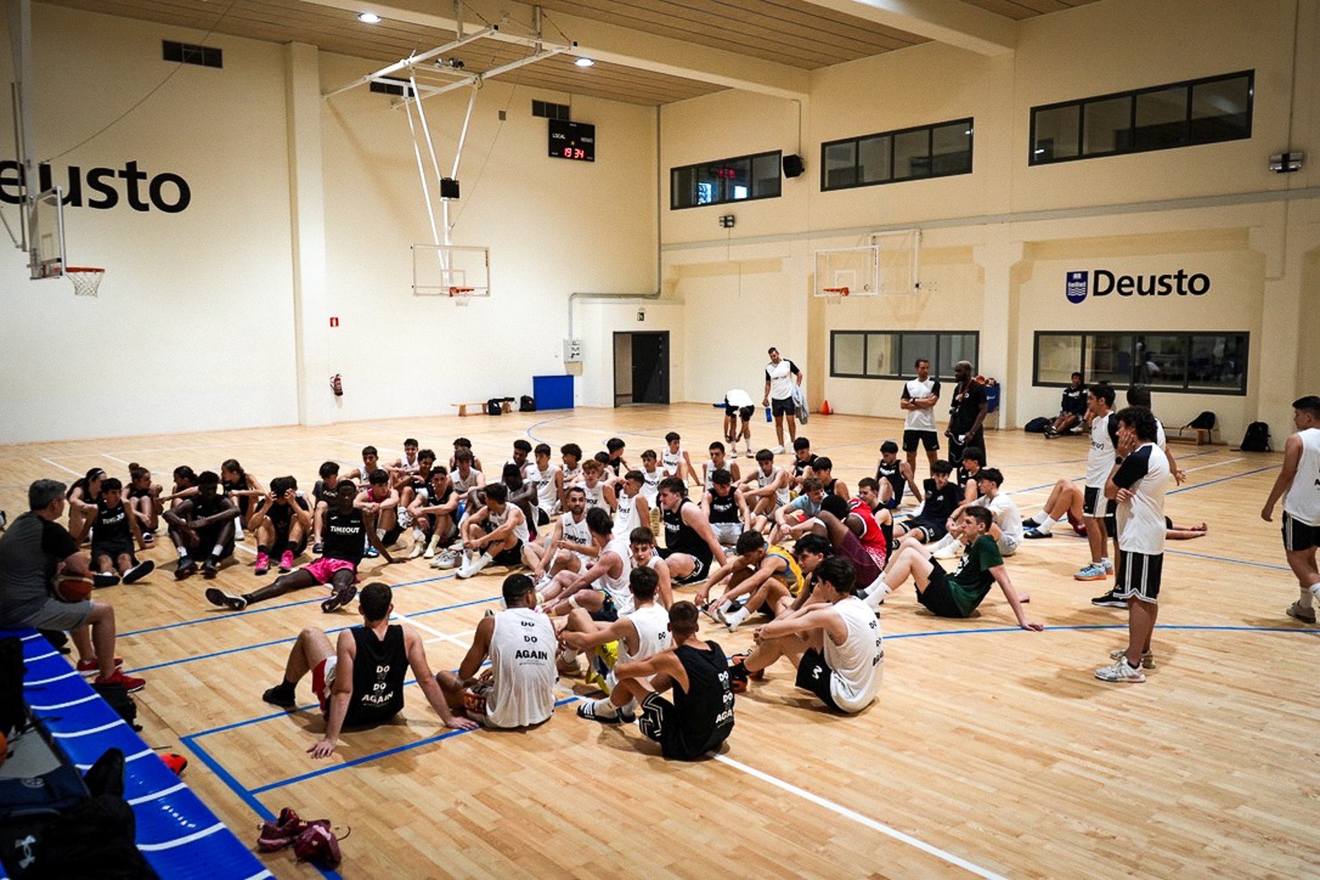 black and white bed linen