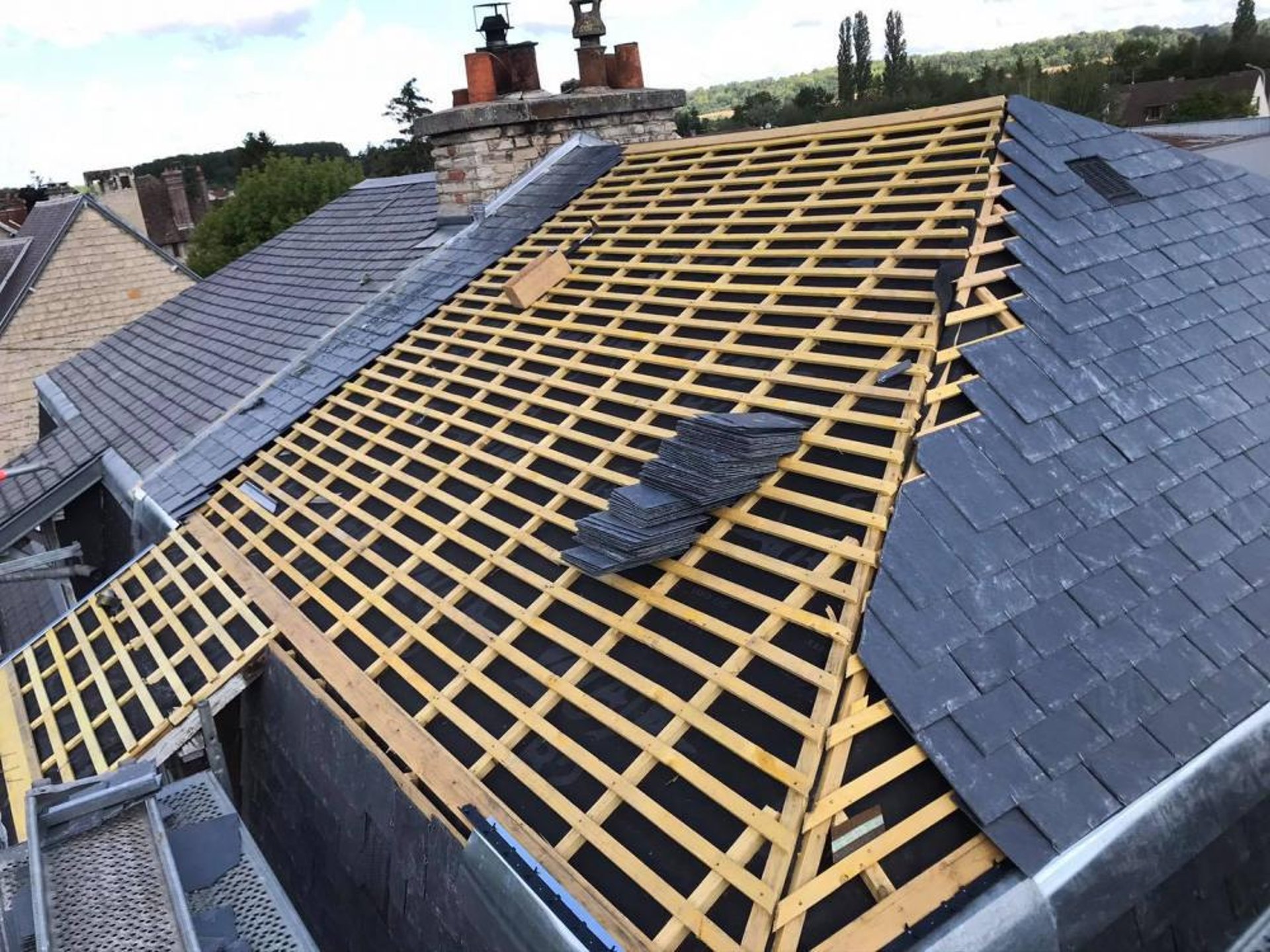 black and white bed linen