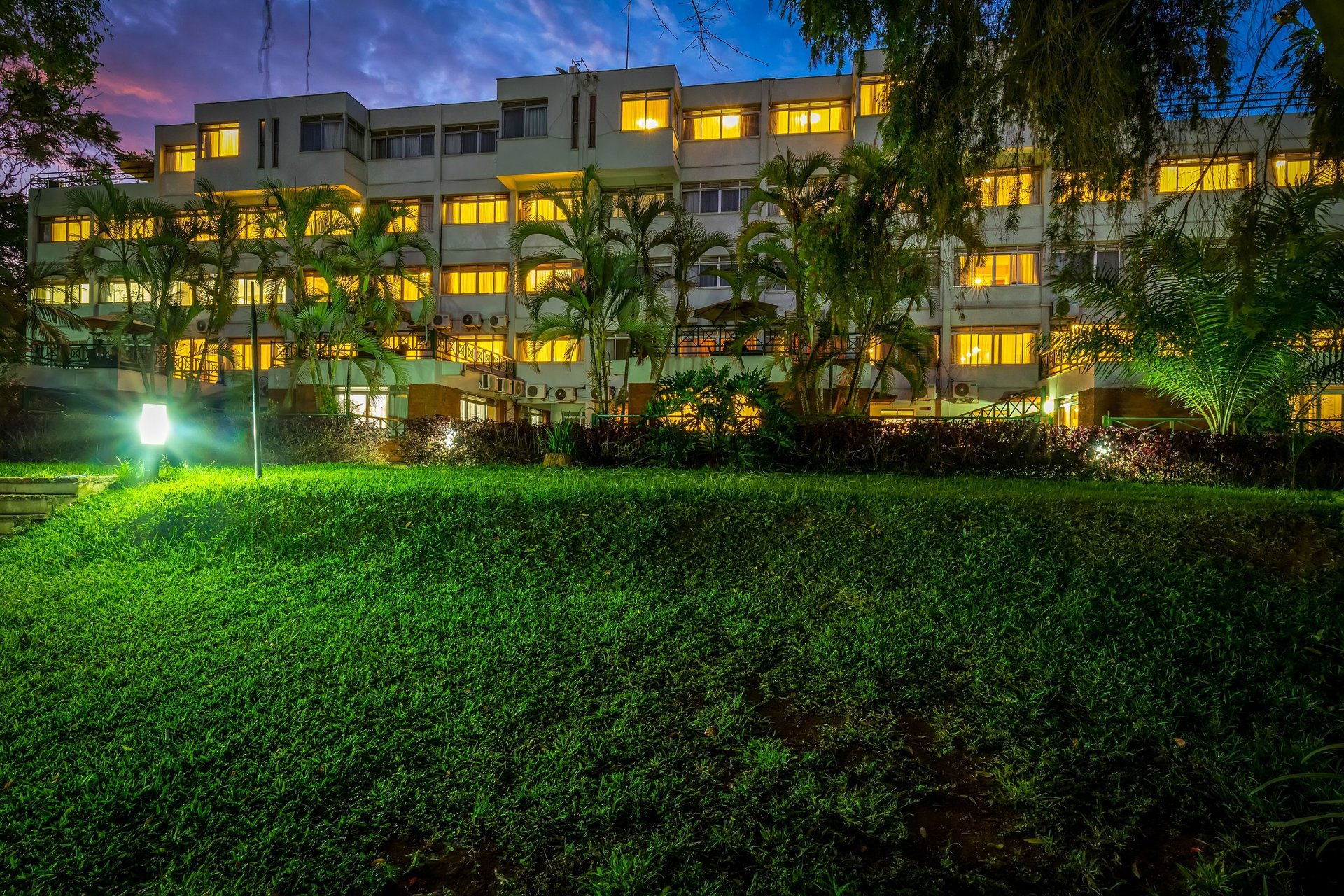 black and white bed linen