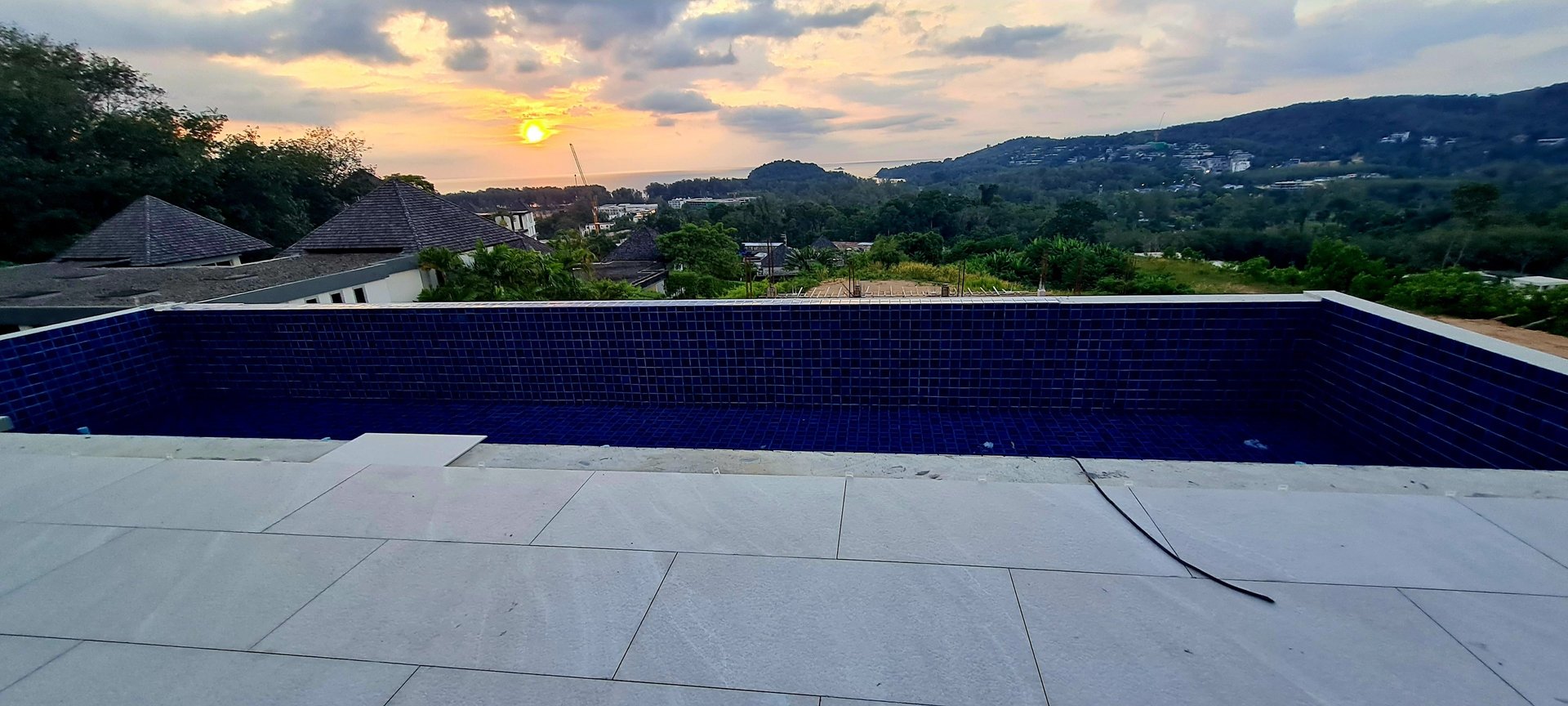 black and white bed linen