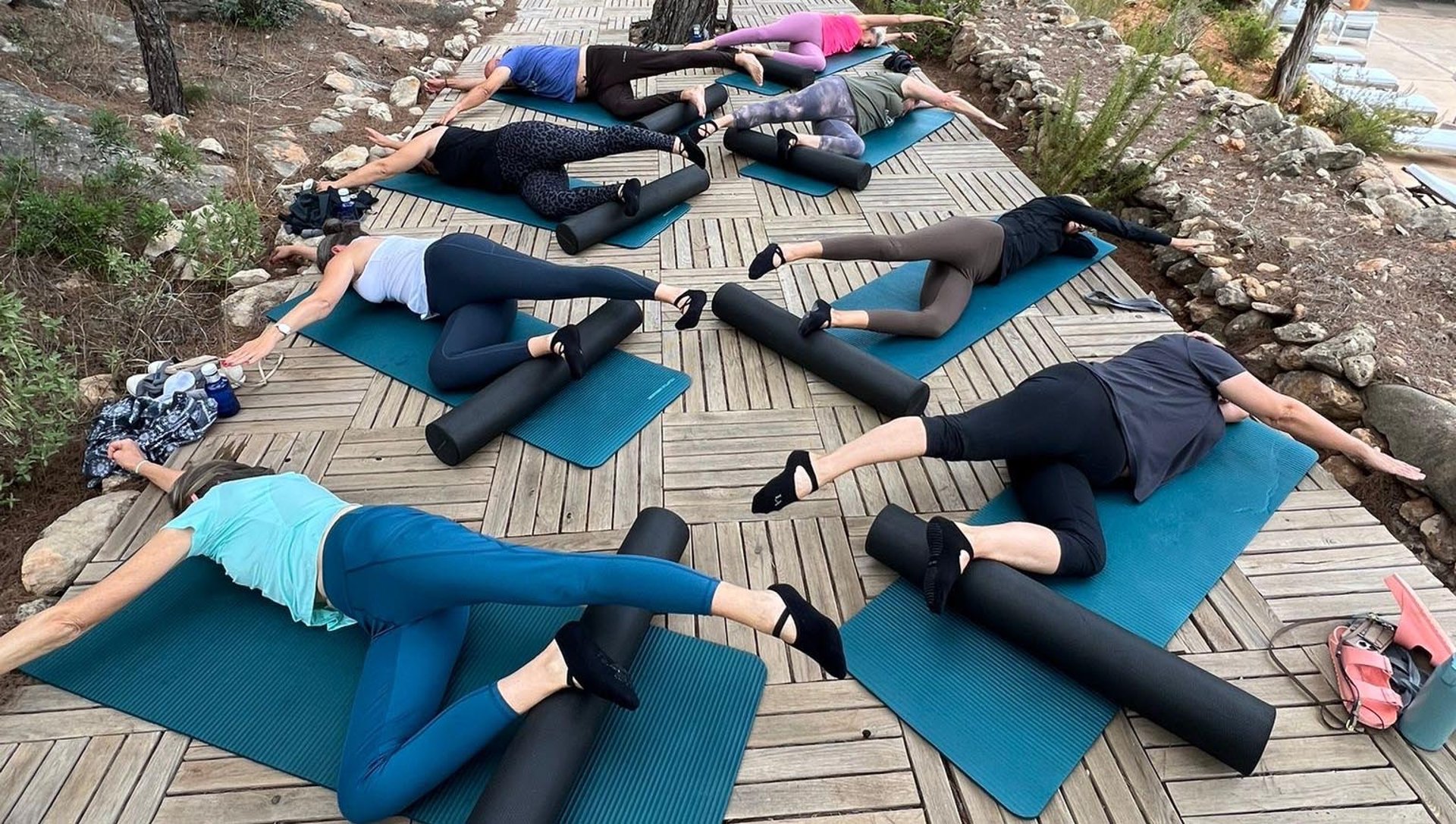 gray computer monitor