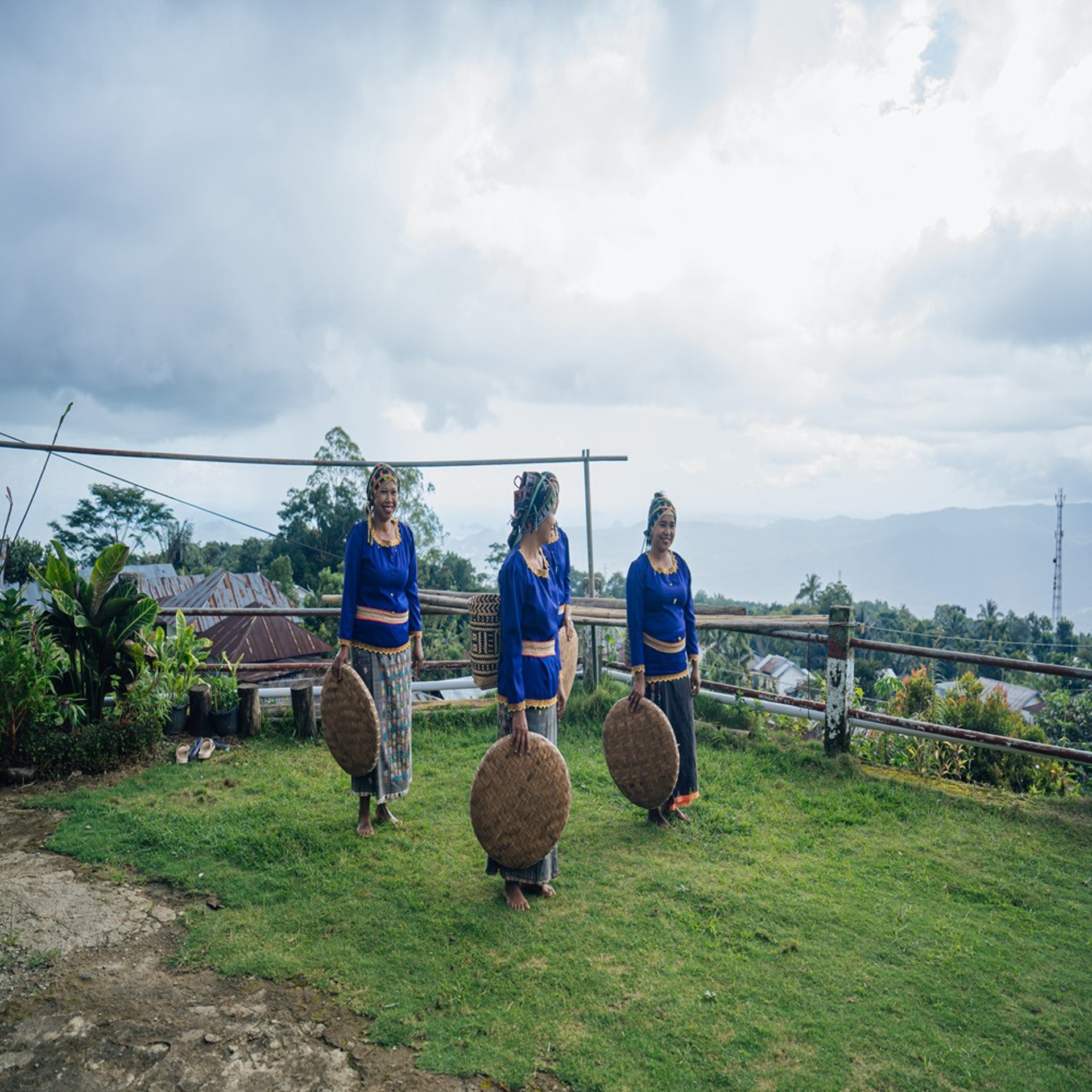 black and white bed linen