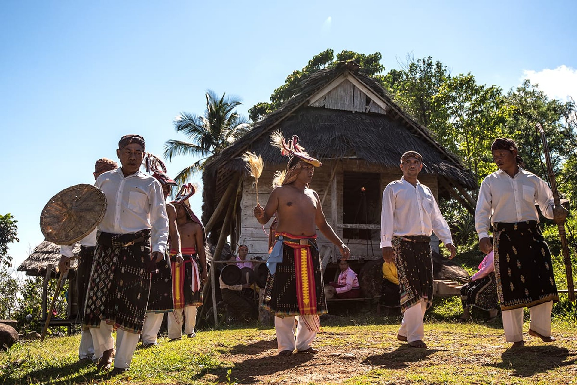 black and white bed linen