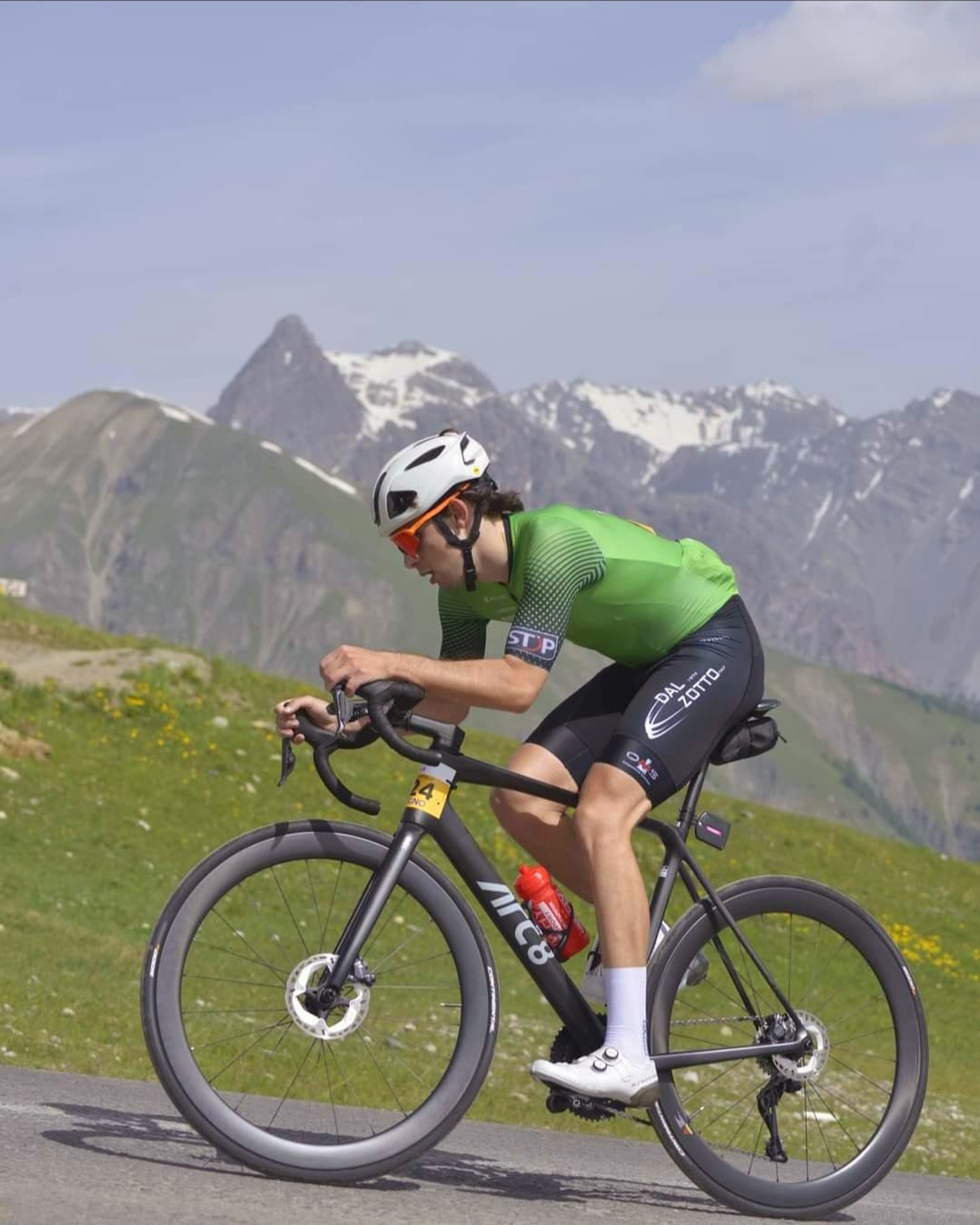 black and white bed linen