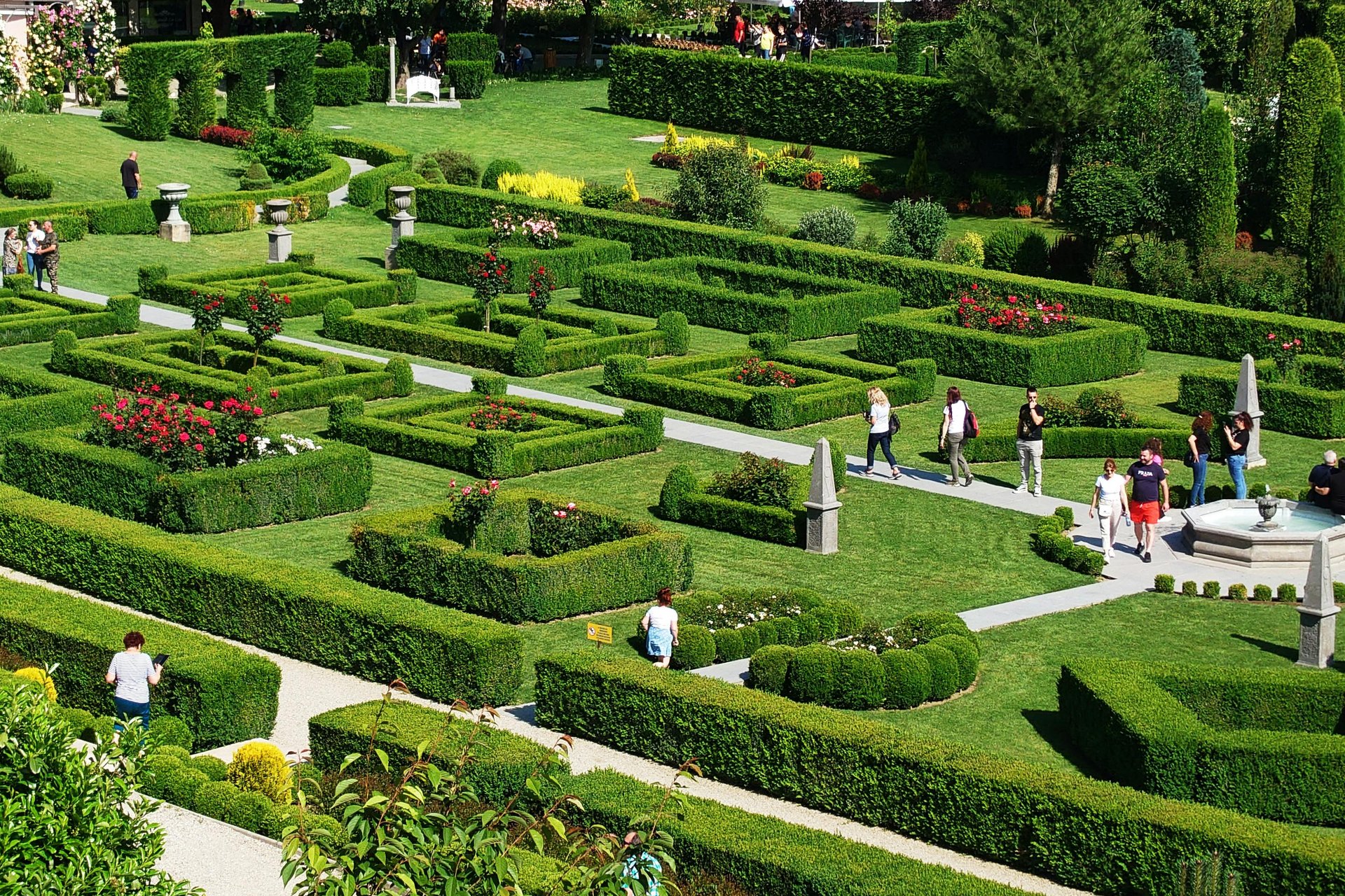 gray computer monitor