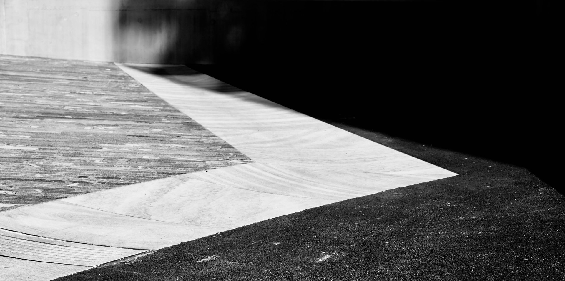 black and white bed linen