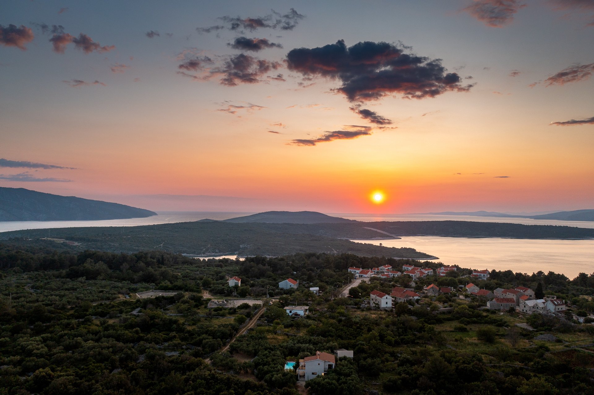 black and white bed linen