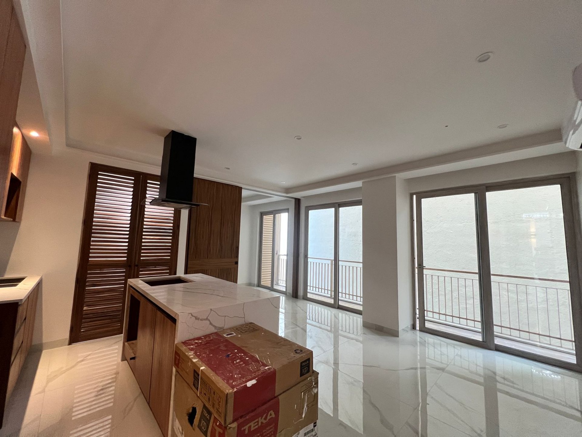 black and white bed linen