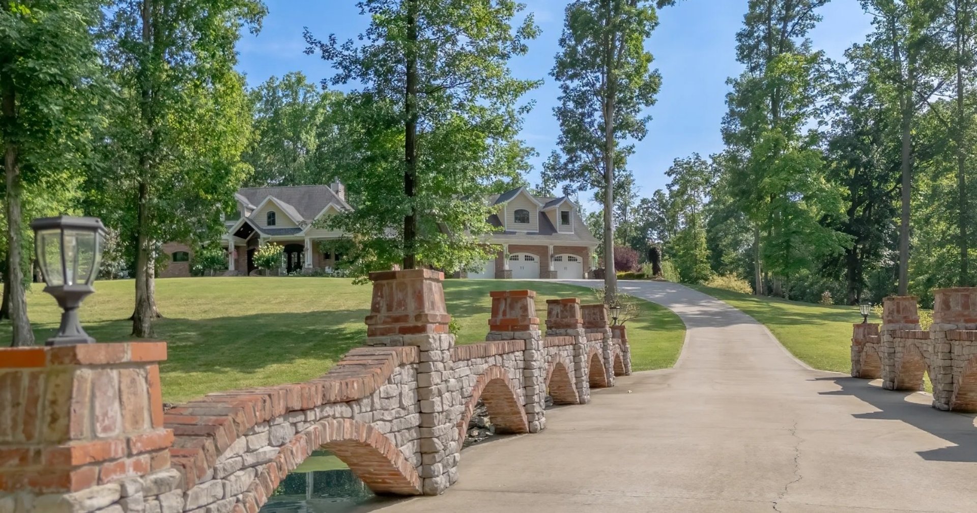 black and white bed linen