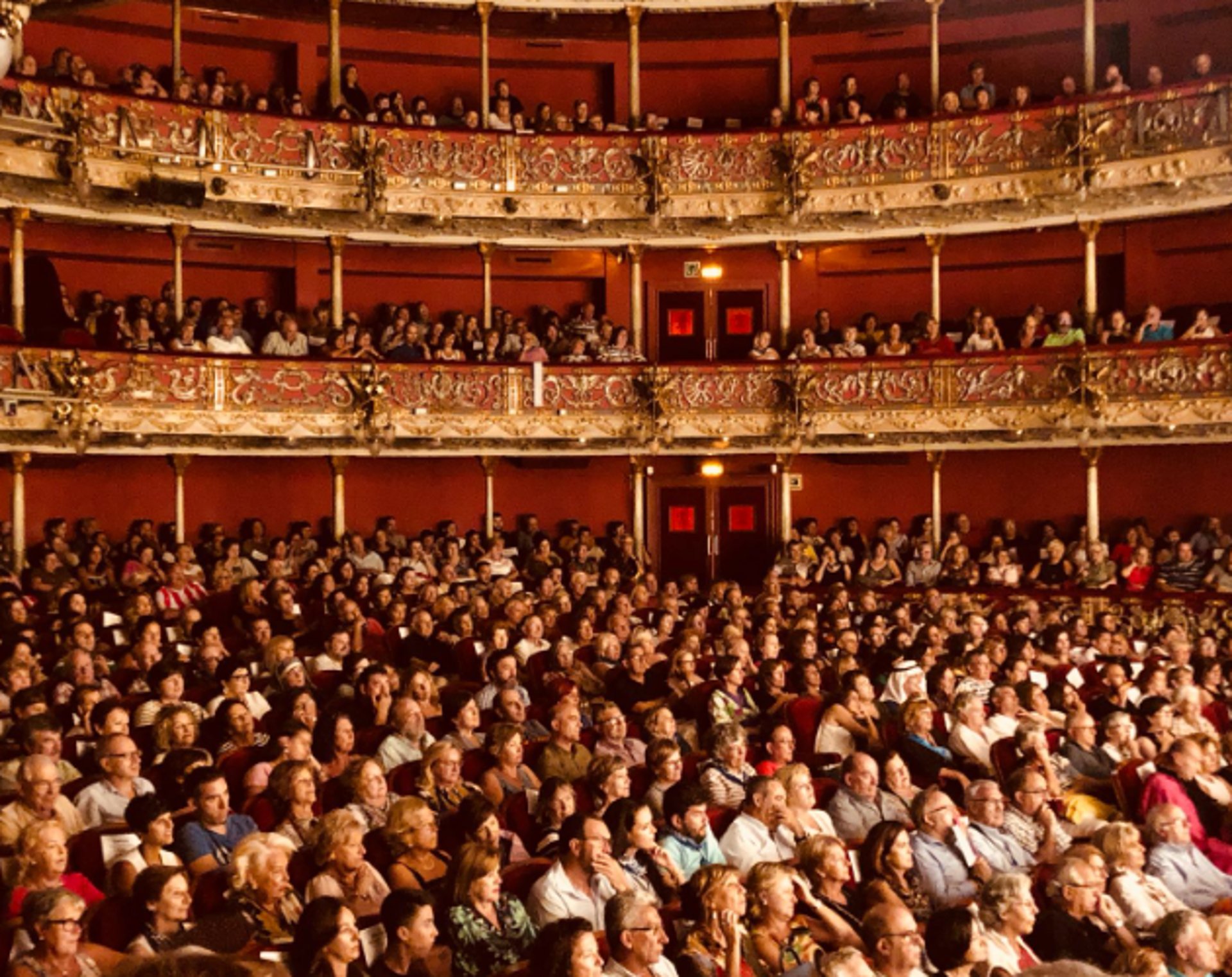 gray computer monitor