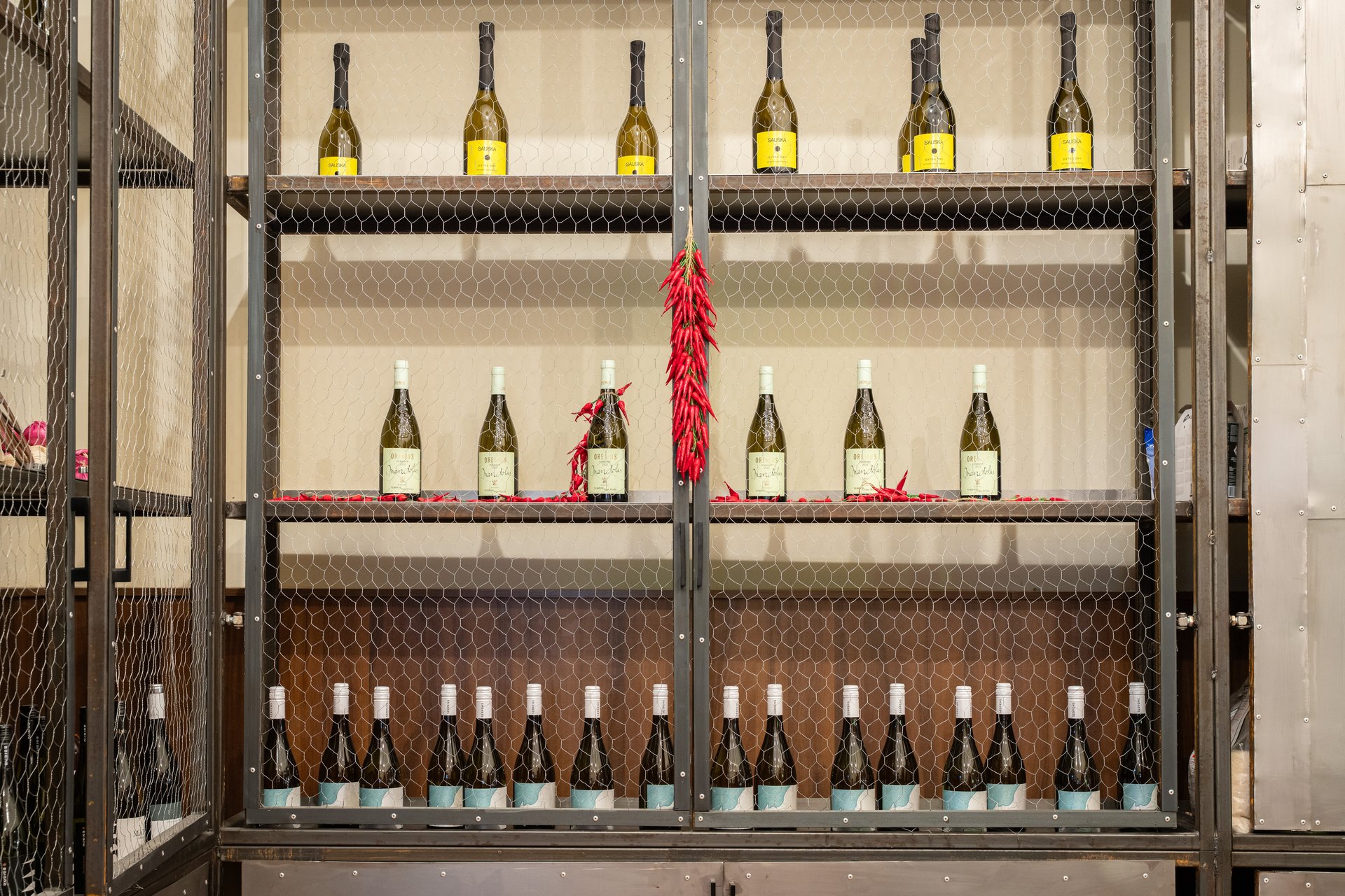 gray computer monitor