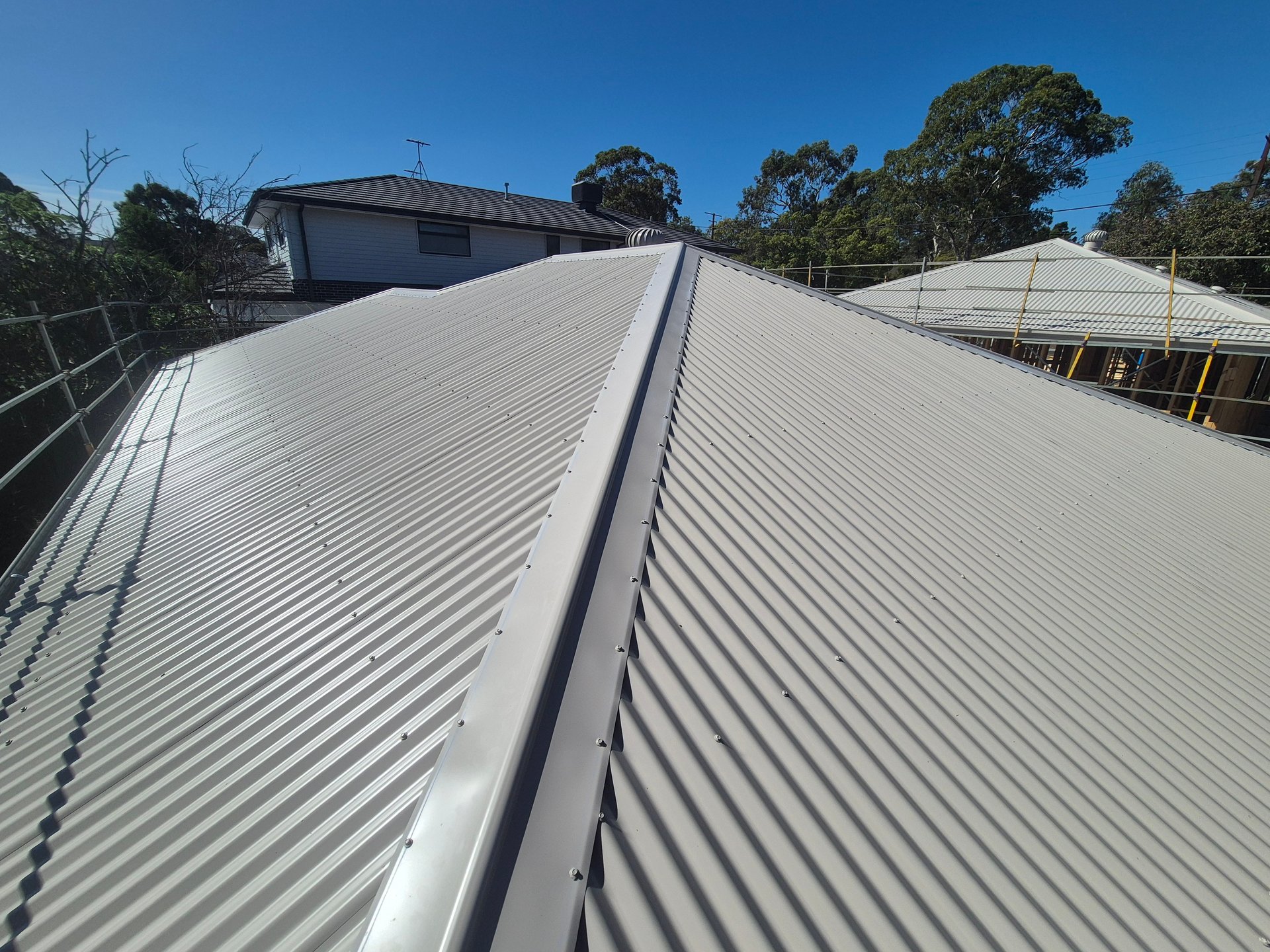black and white bed linen