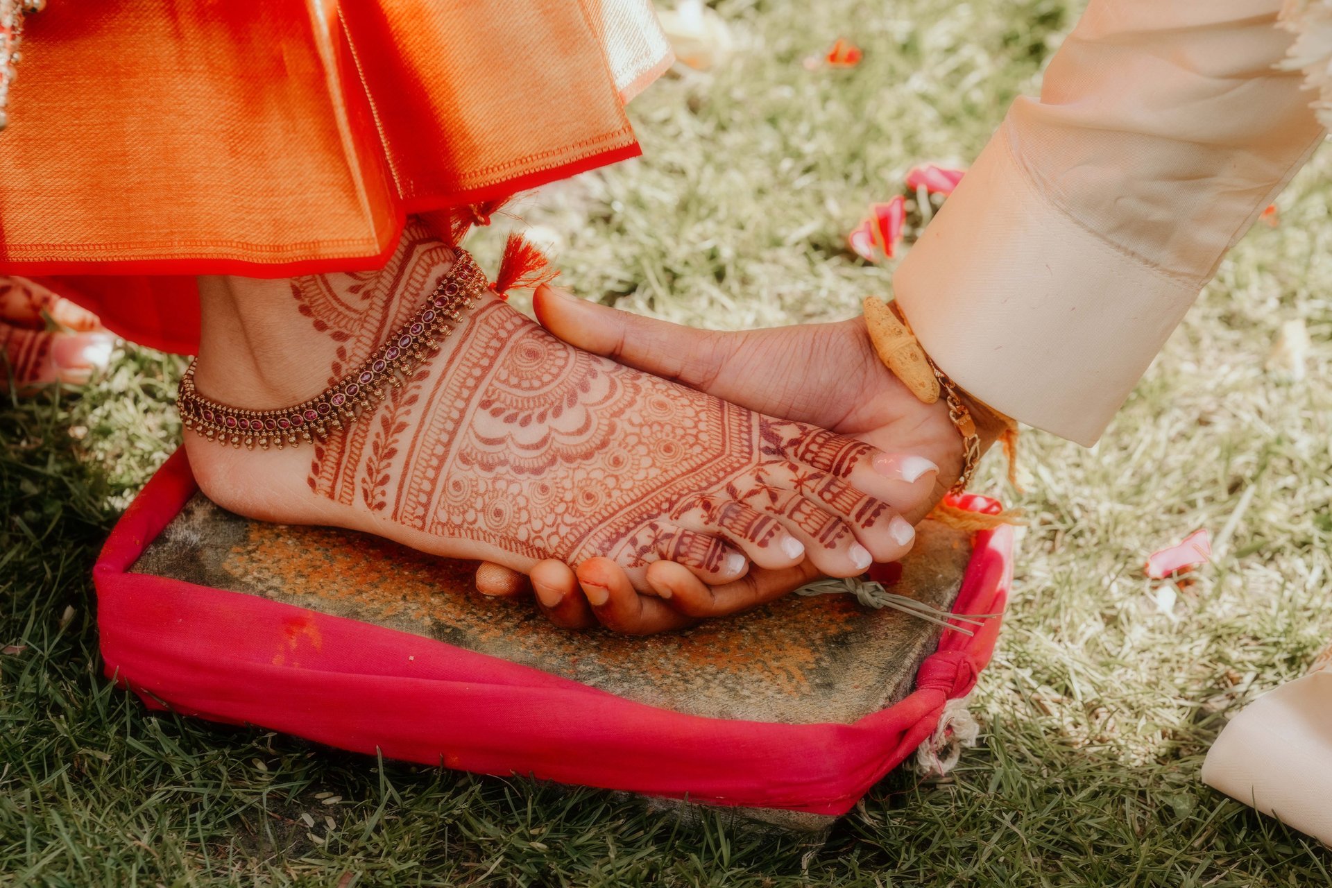 black and white bed linen