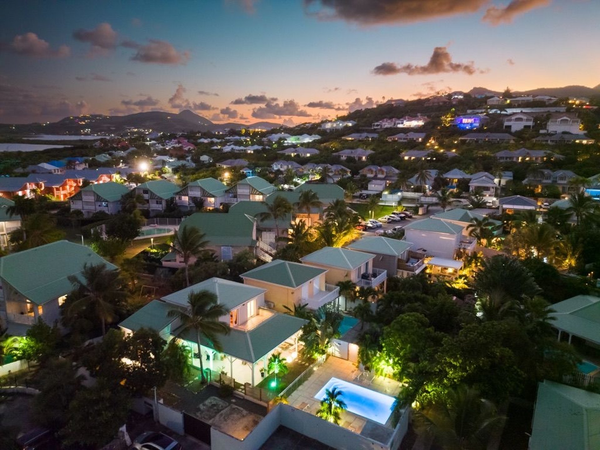 black and white bed linen