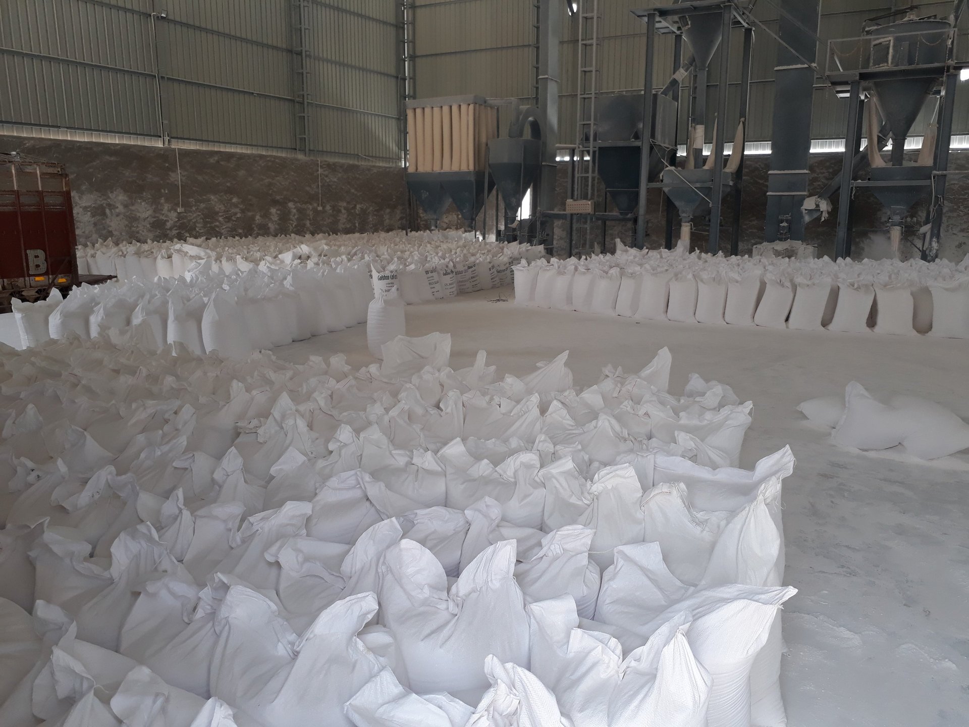 gray computer monitor