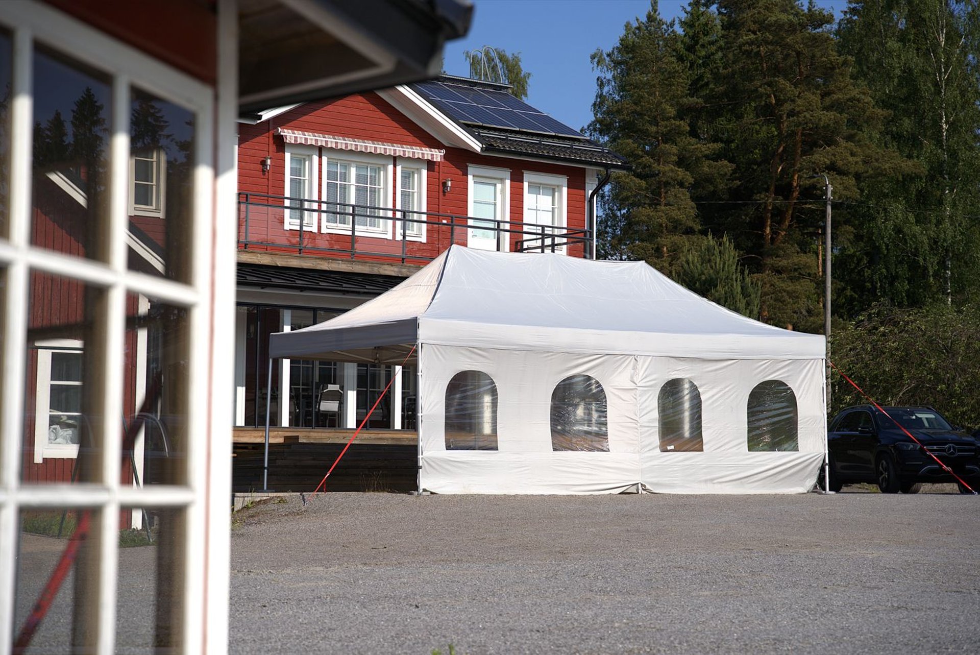 black and white bed linen