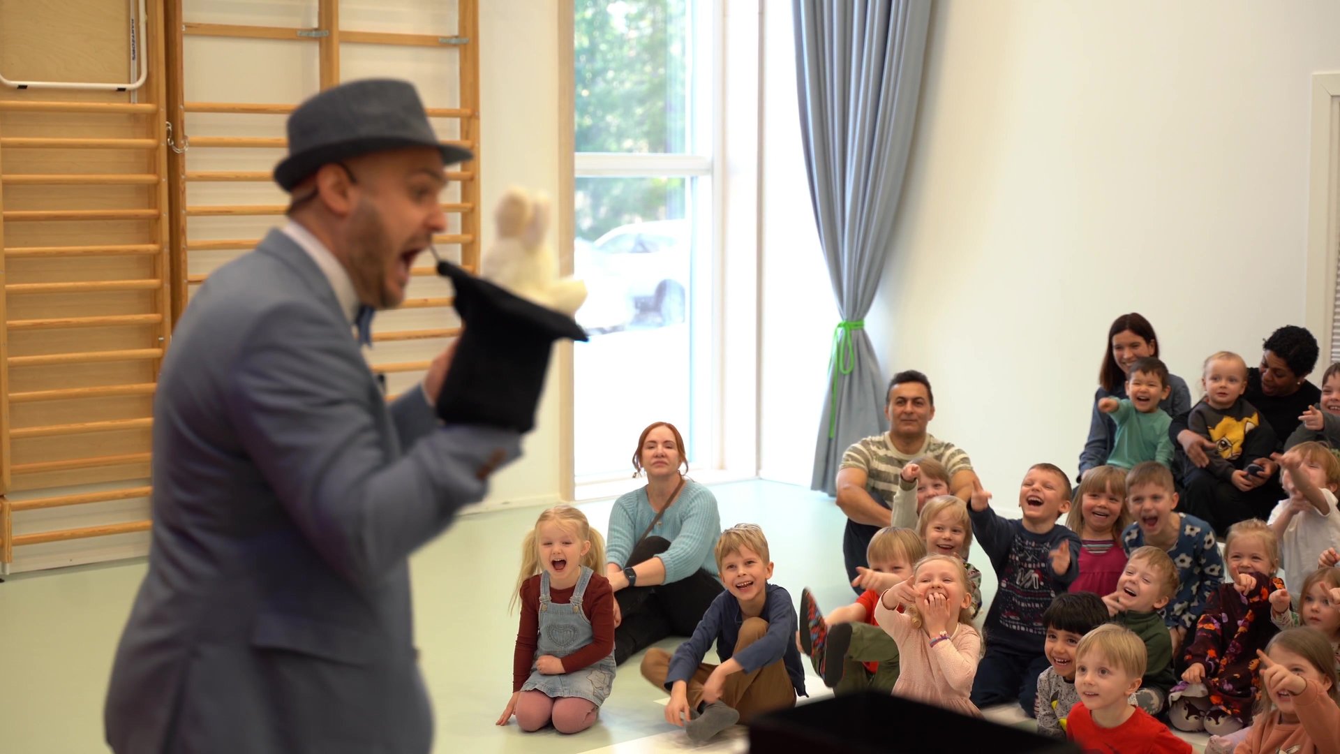 black and white bed linen