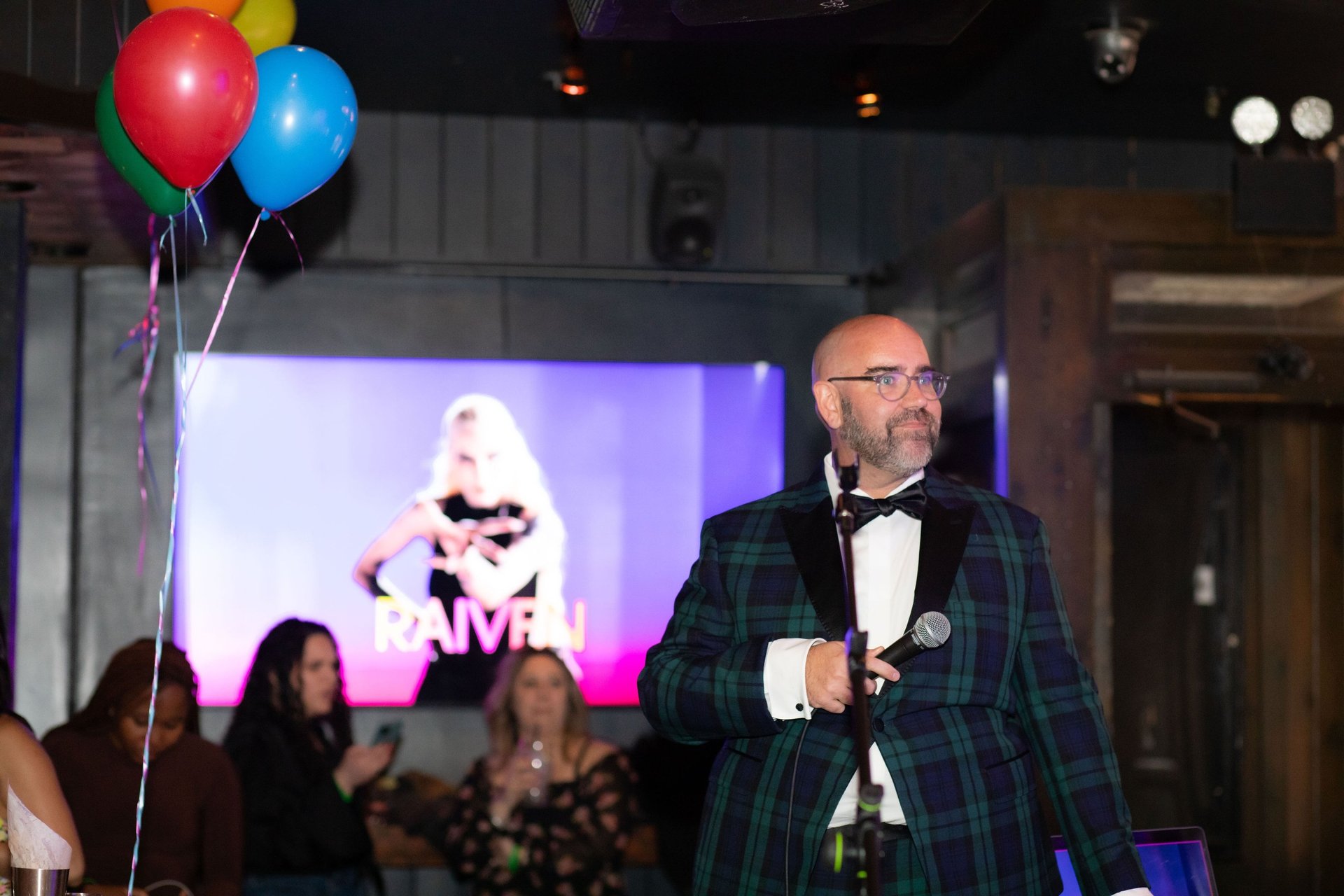 black and white bed linen