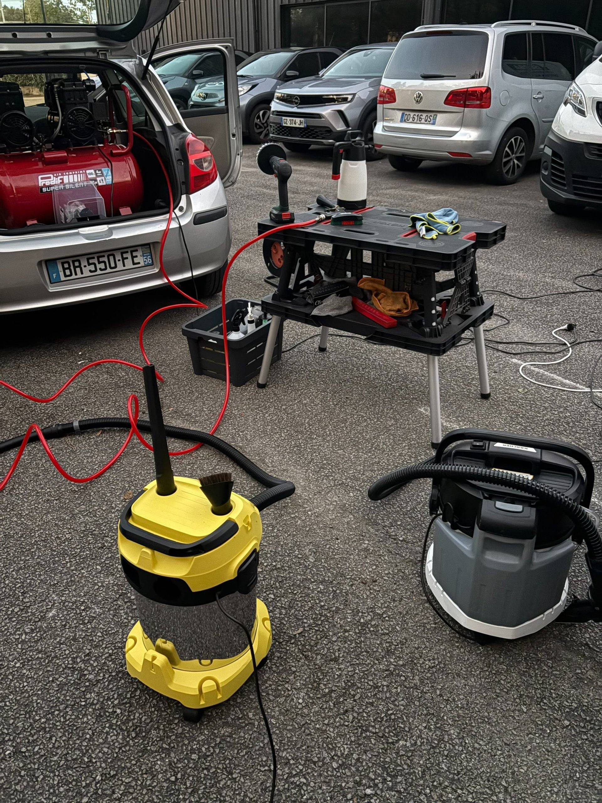 black and white bed linen