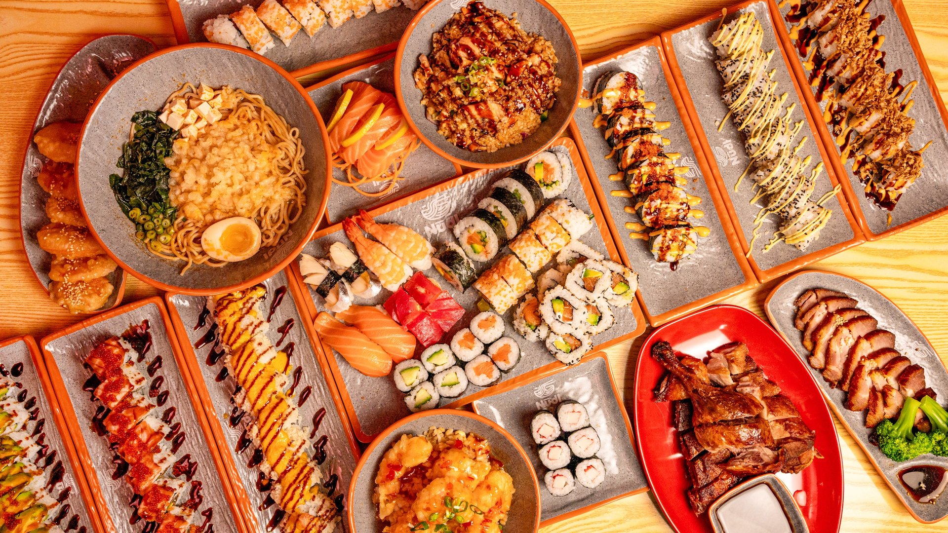 black and white bed linen