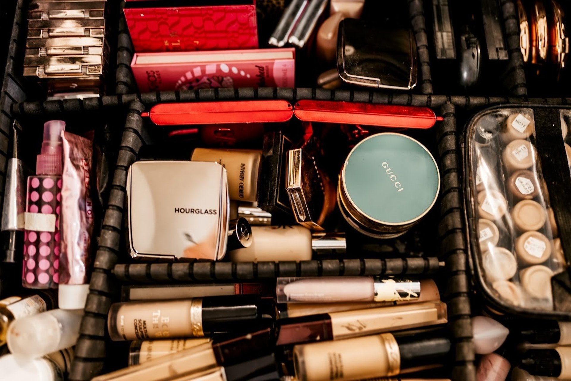 gray computer monitor