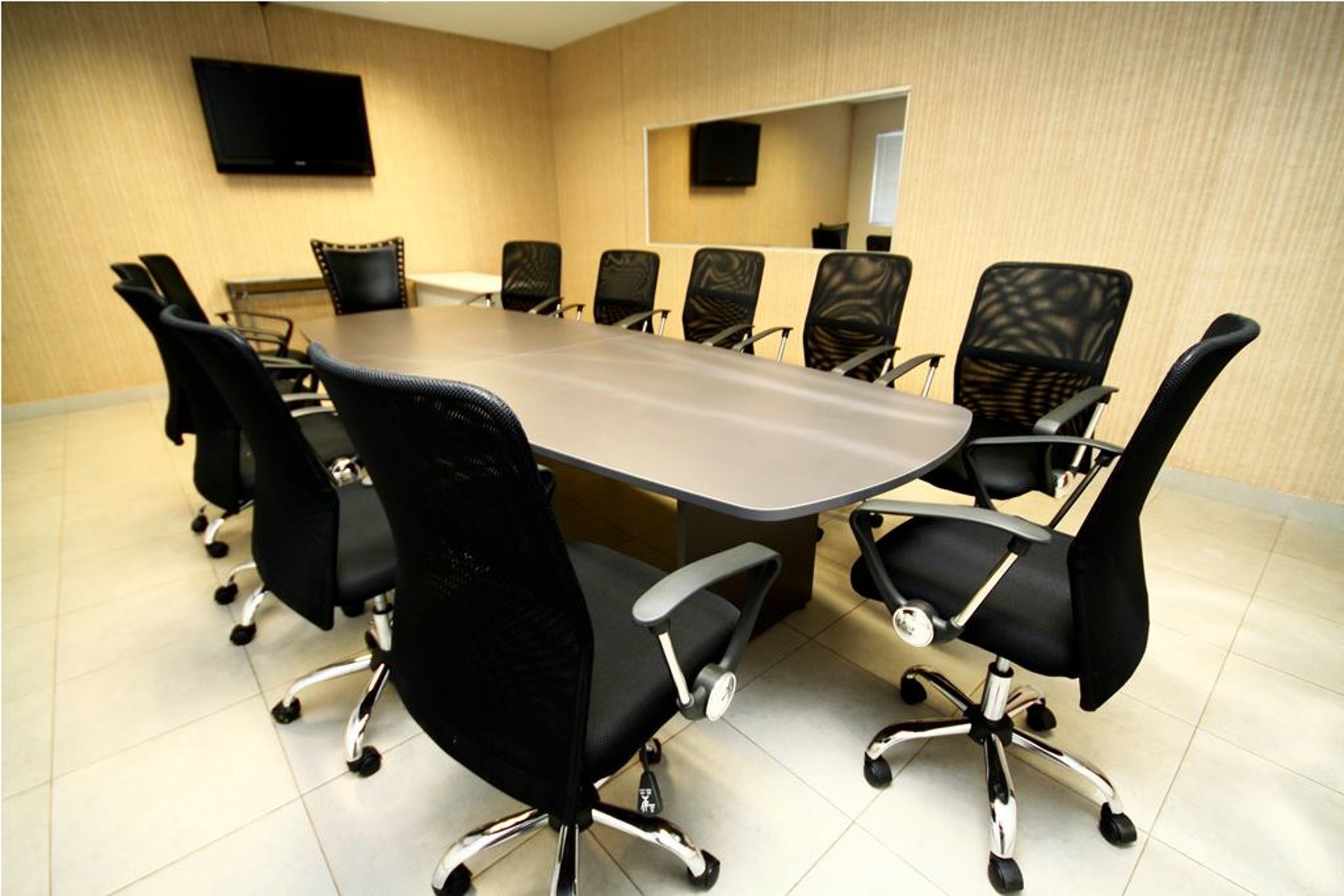 gray computer monitor