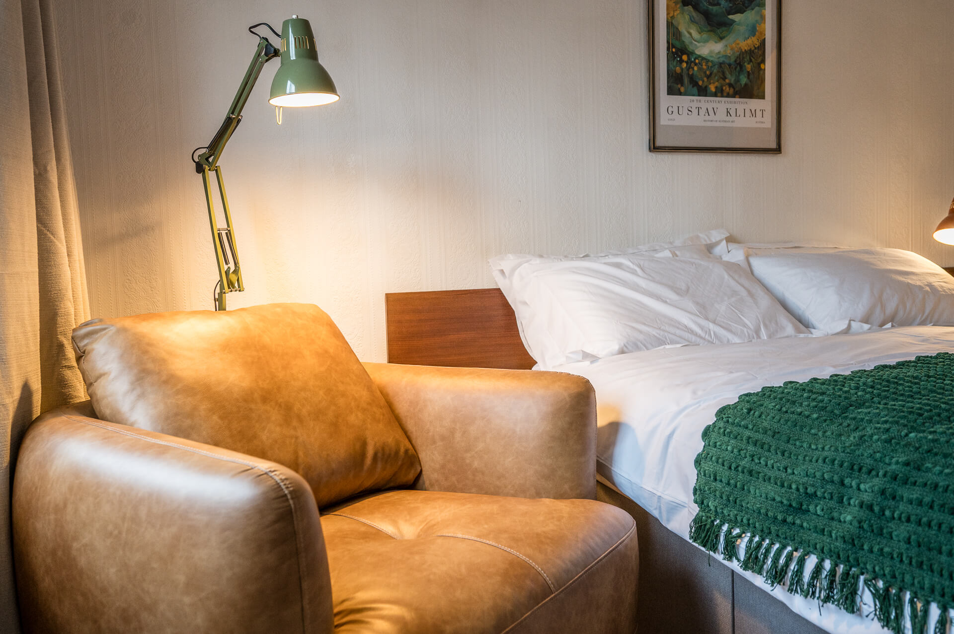 black and white bed linen