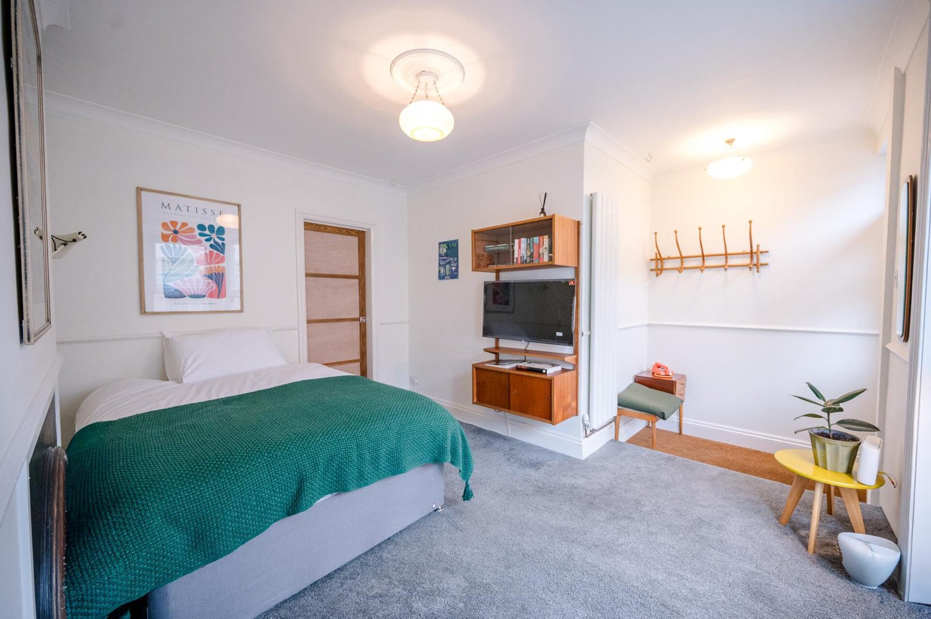 black and white bed linen