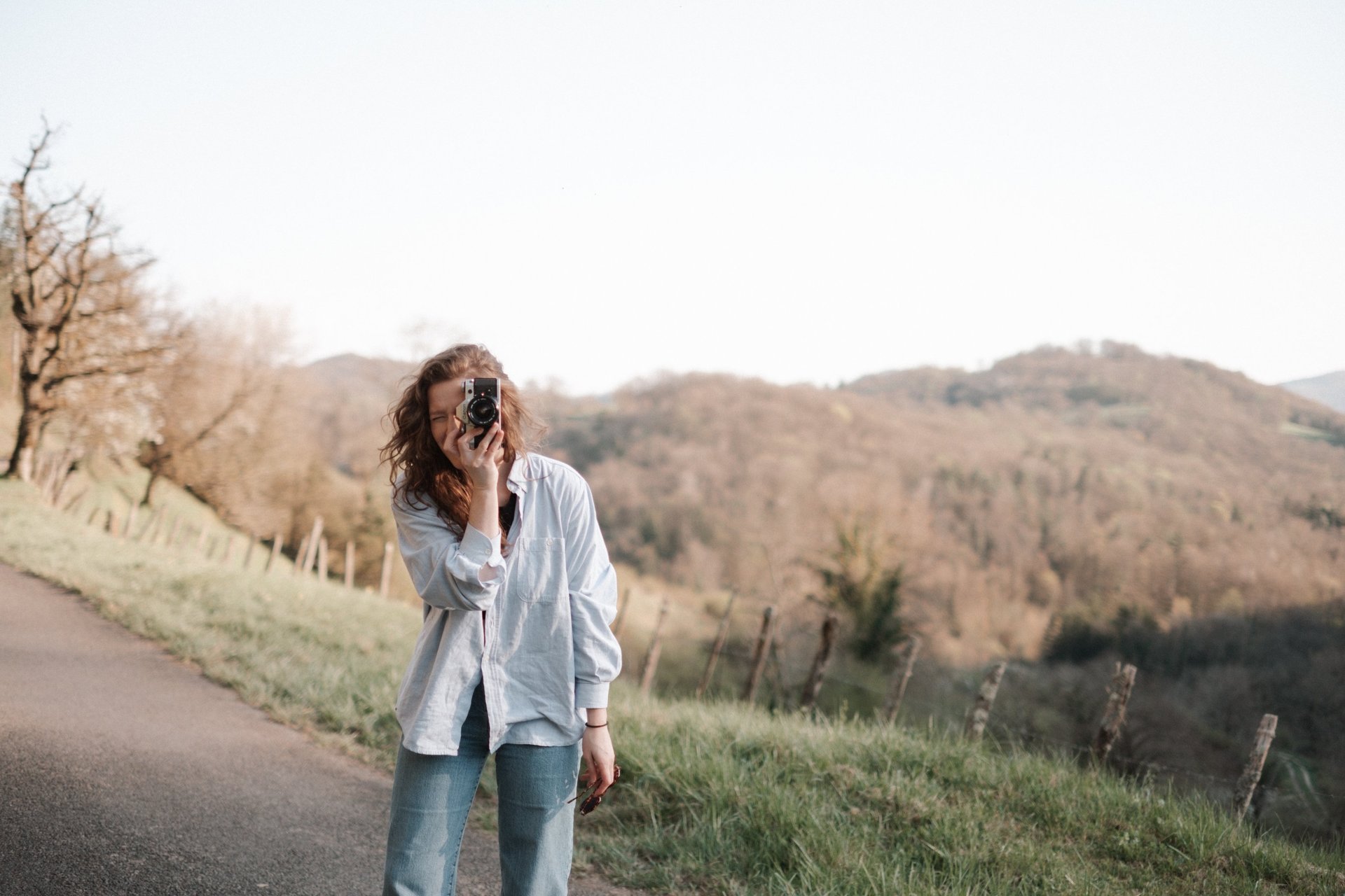 gray computer monitor
