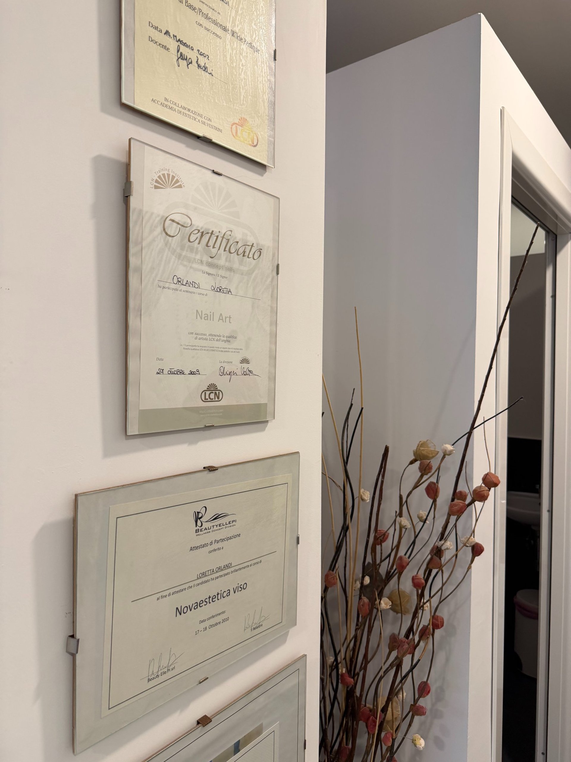 gray computer monitor