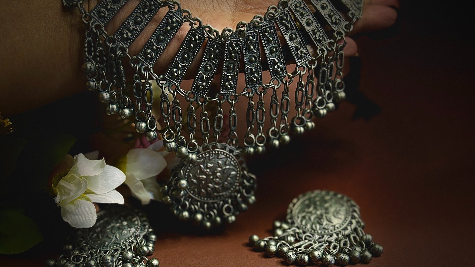 black and white bed linen