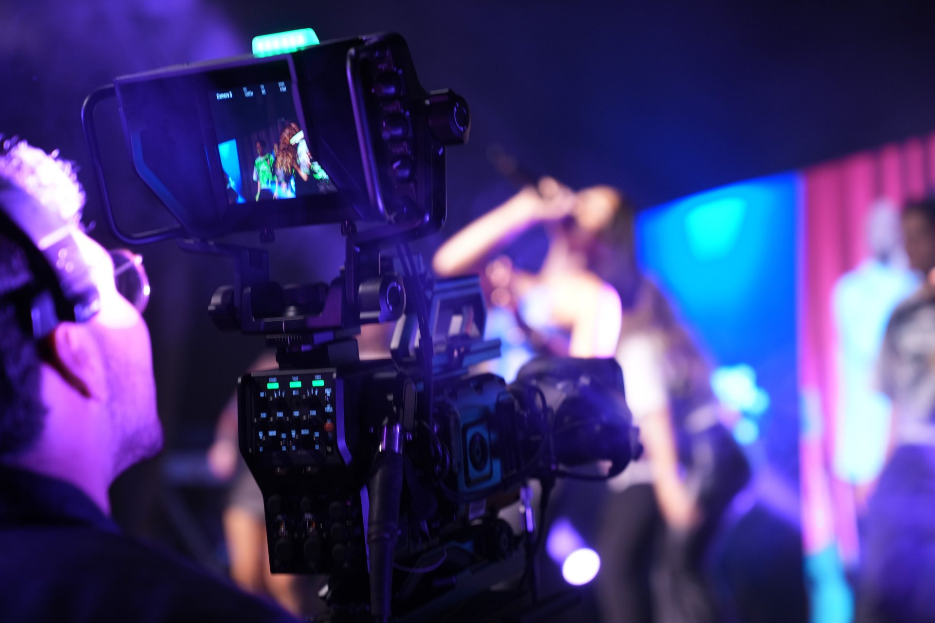 gray computer monitor