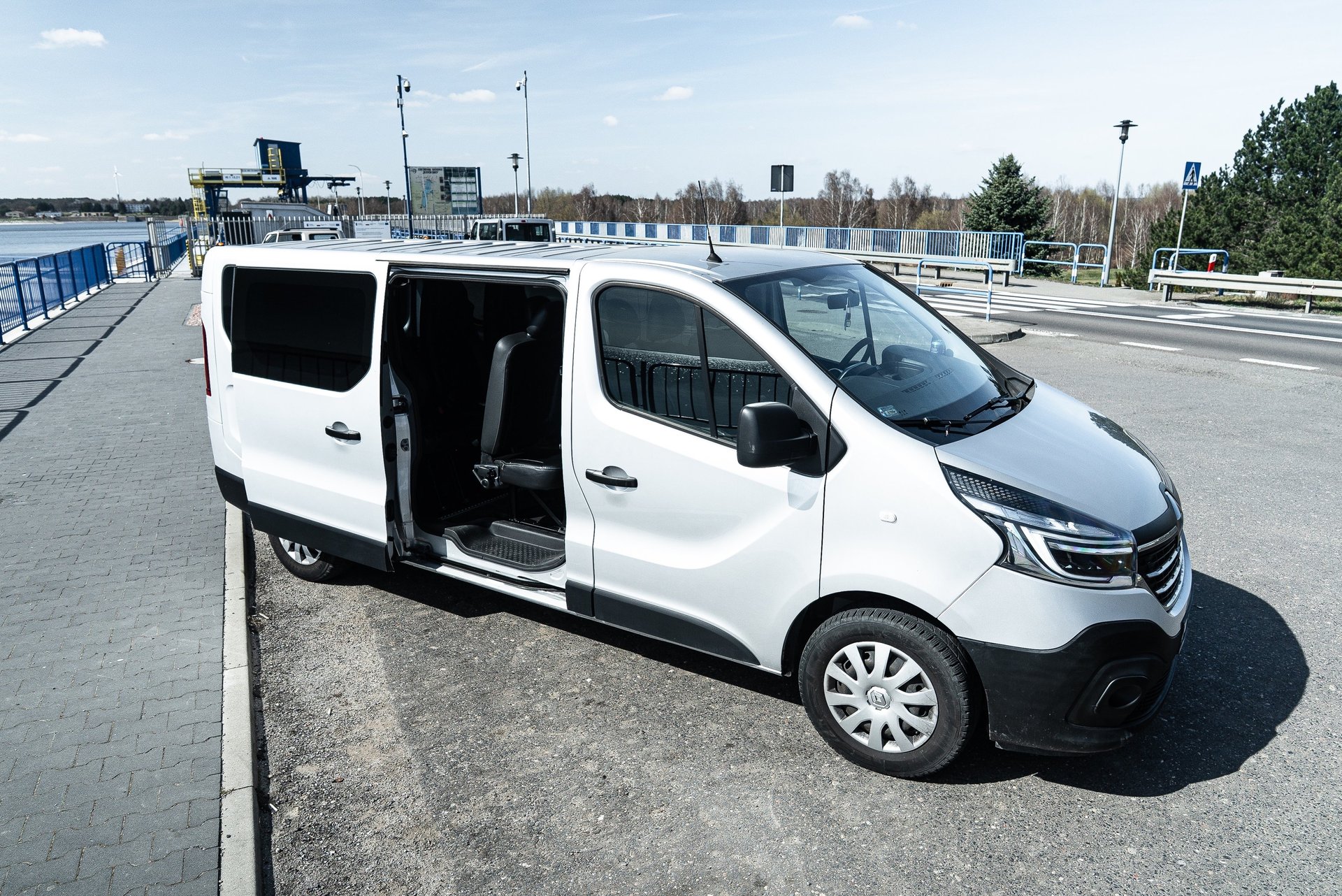 black and white bed linen