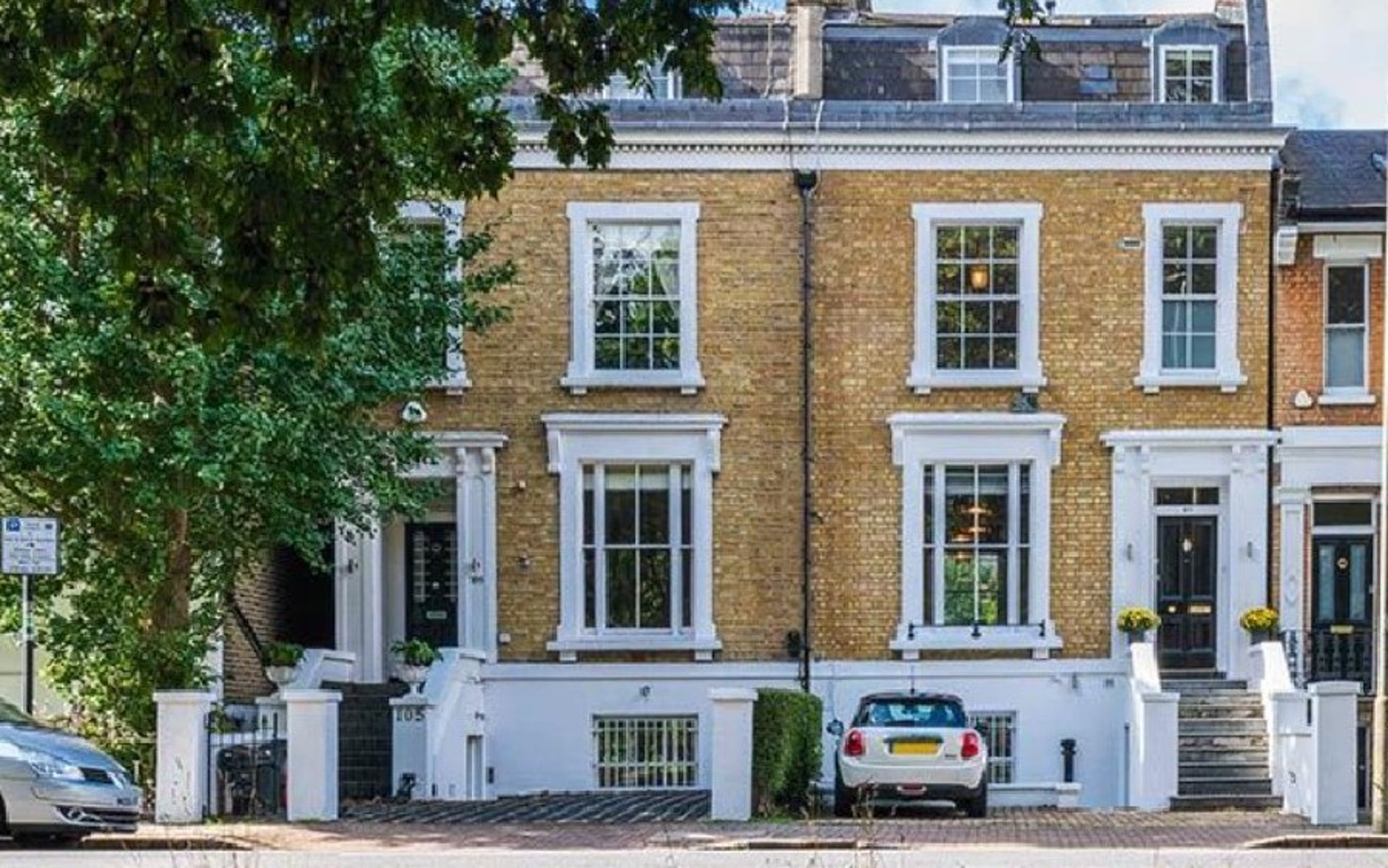 black and white bed linen