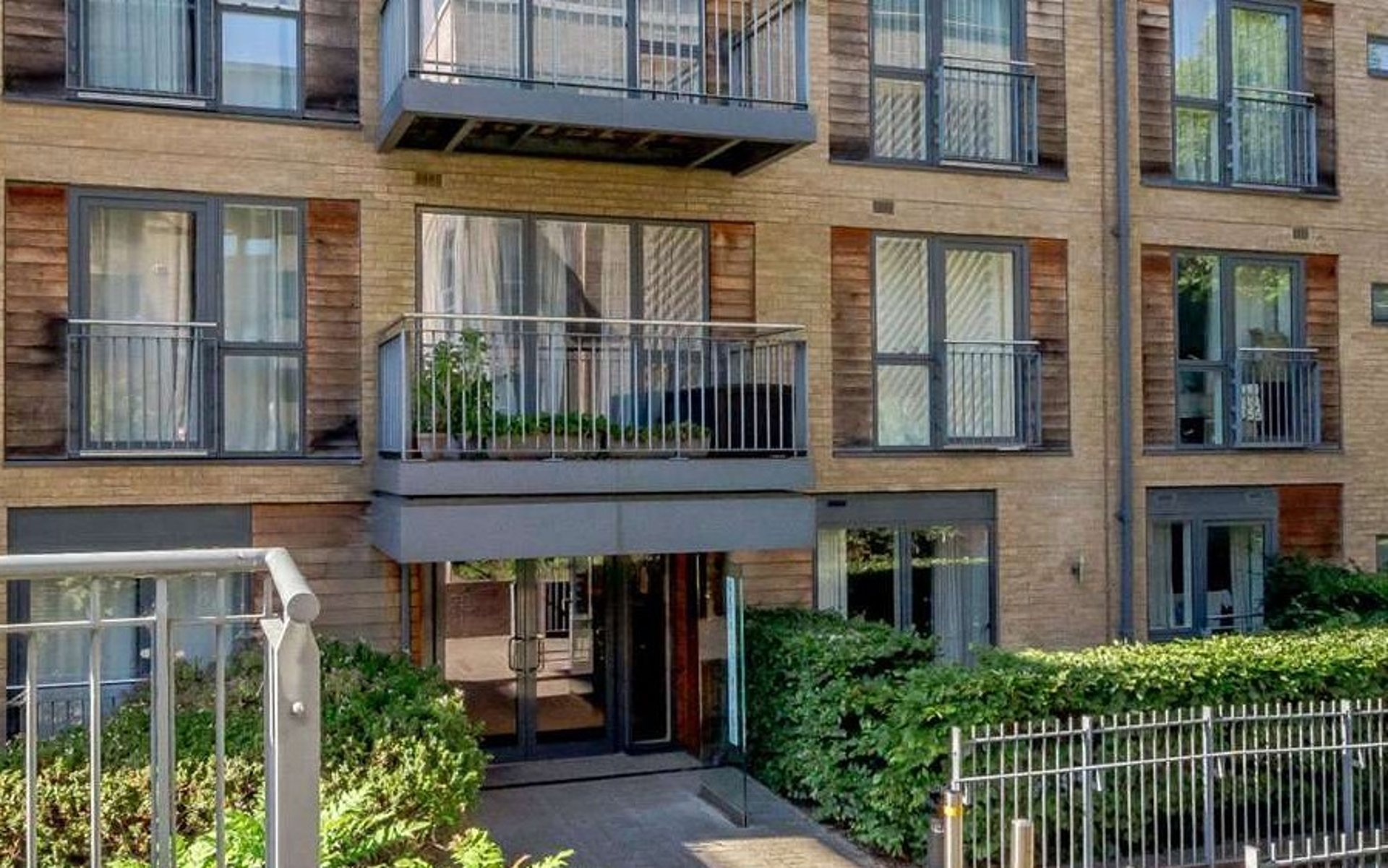 black and white bed linen