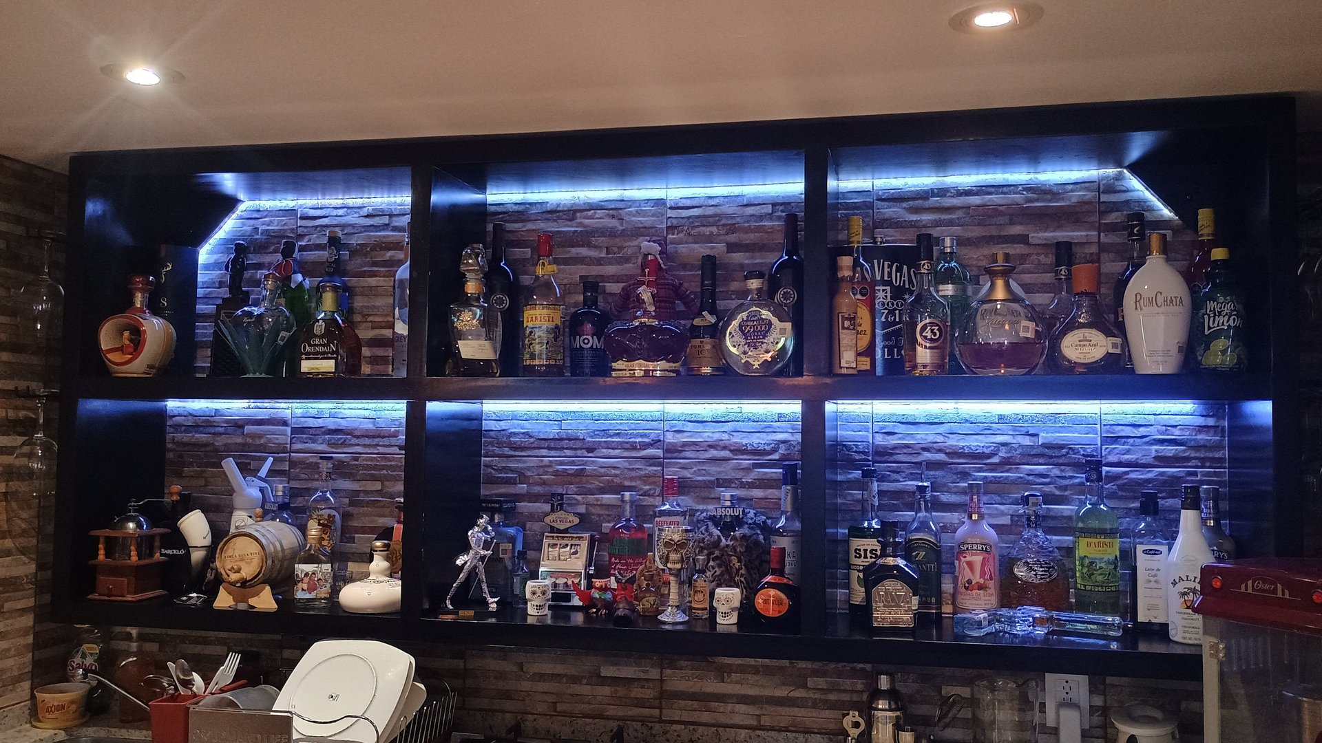 black and white bed linen