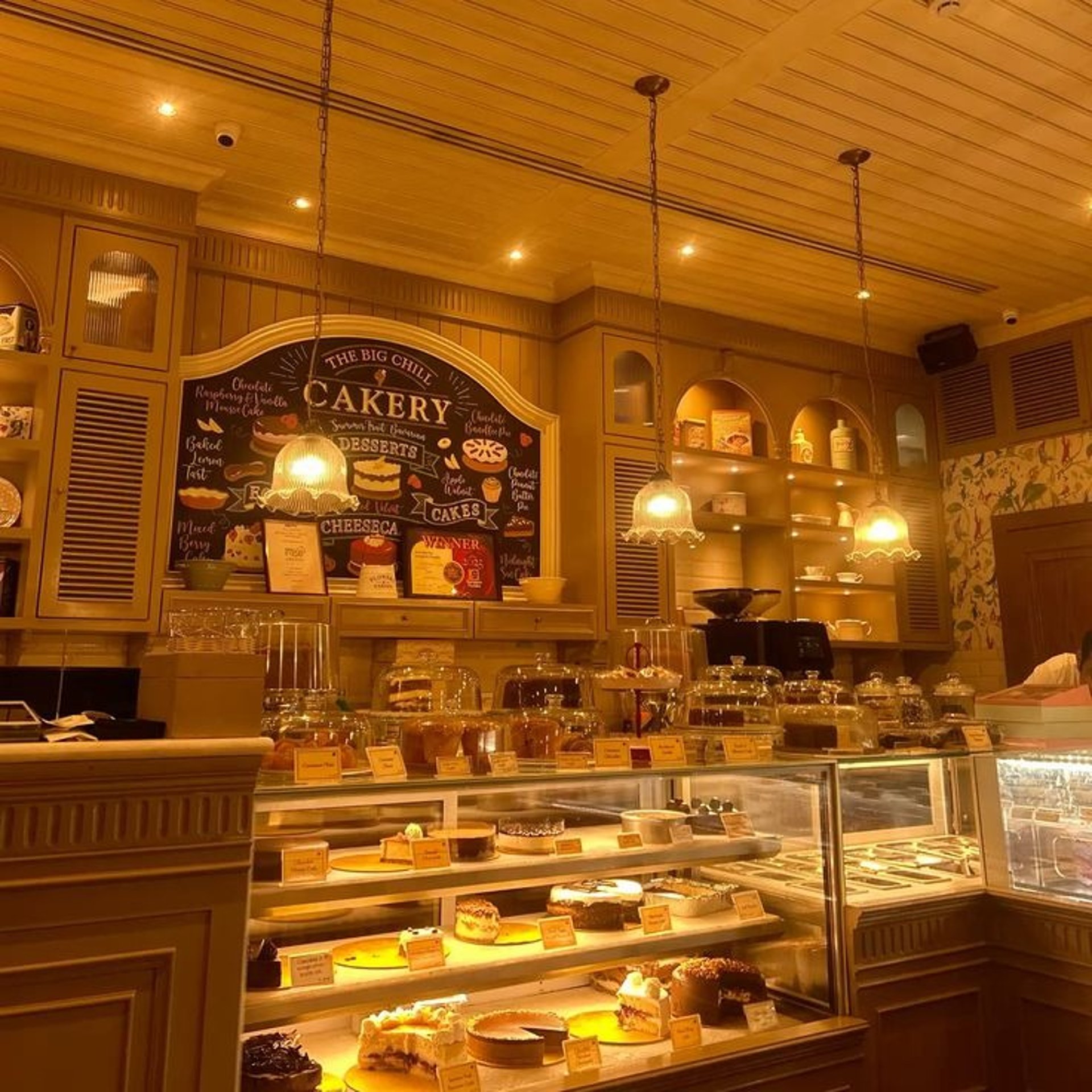 gray computer monitor