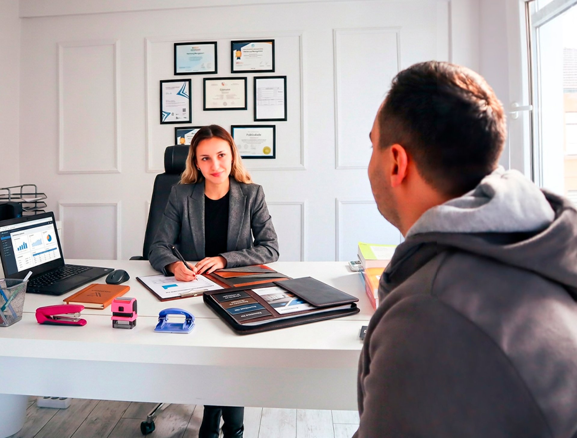 gray computer monitor