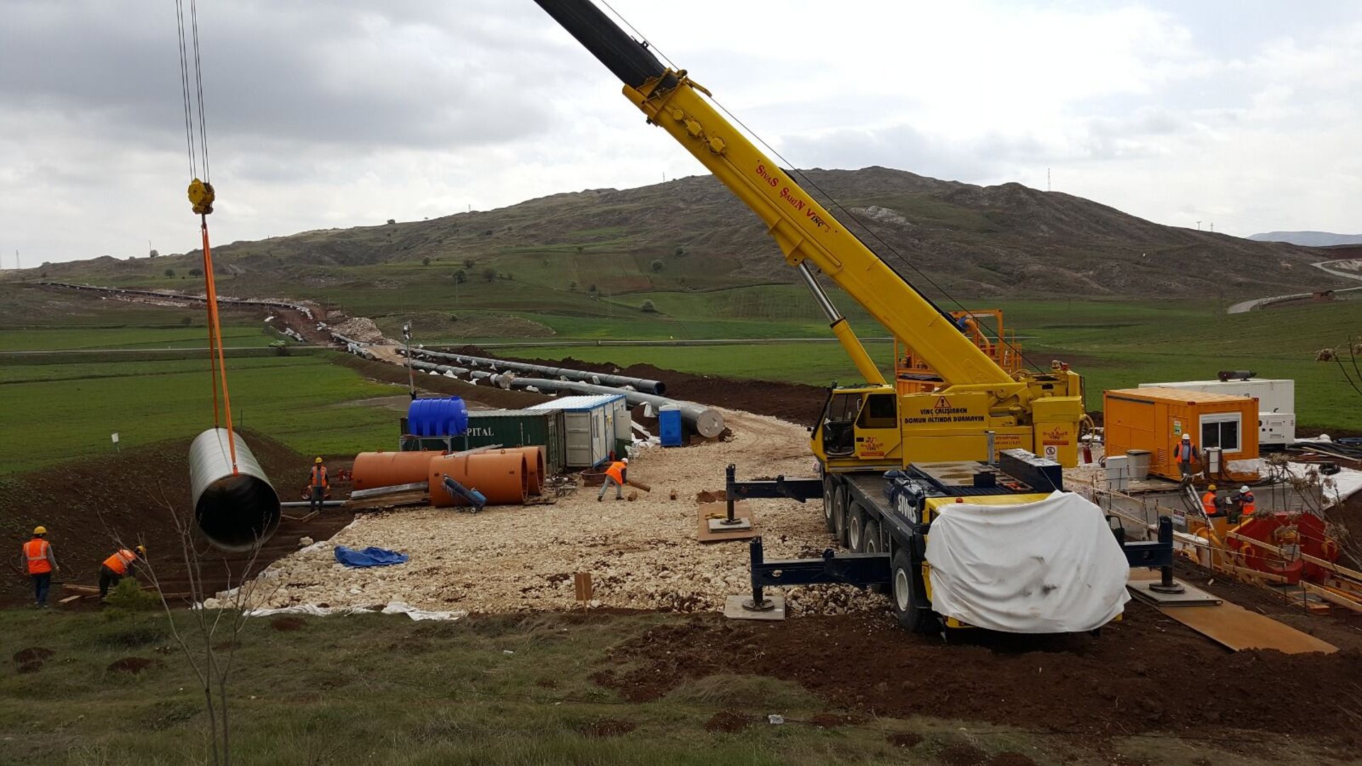 mobil konkasör mobil crusher boru hattı pipe line doğalgaz boru hattı beratoğlu inşaat