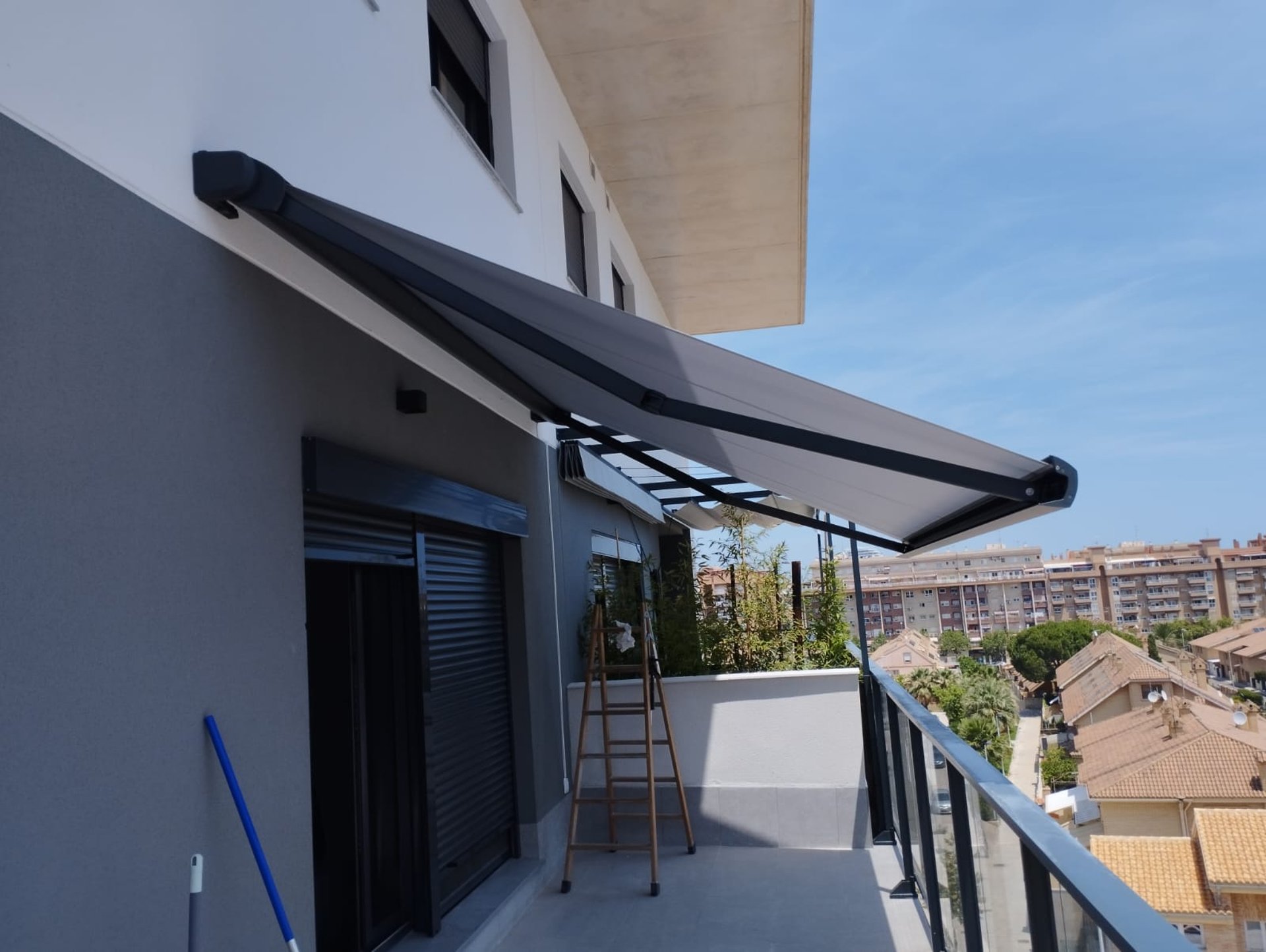 black and white bed linen