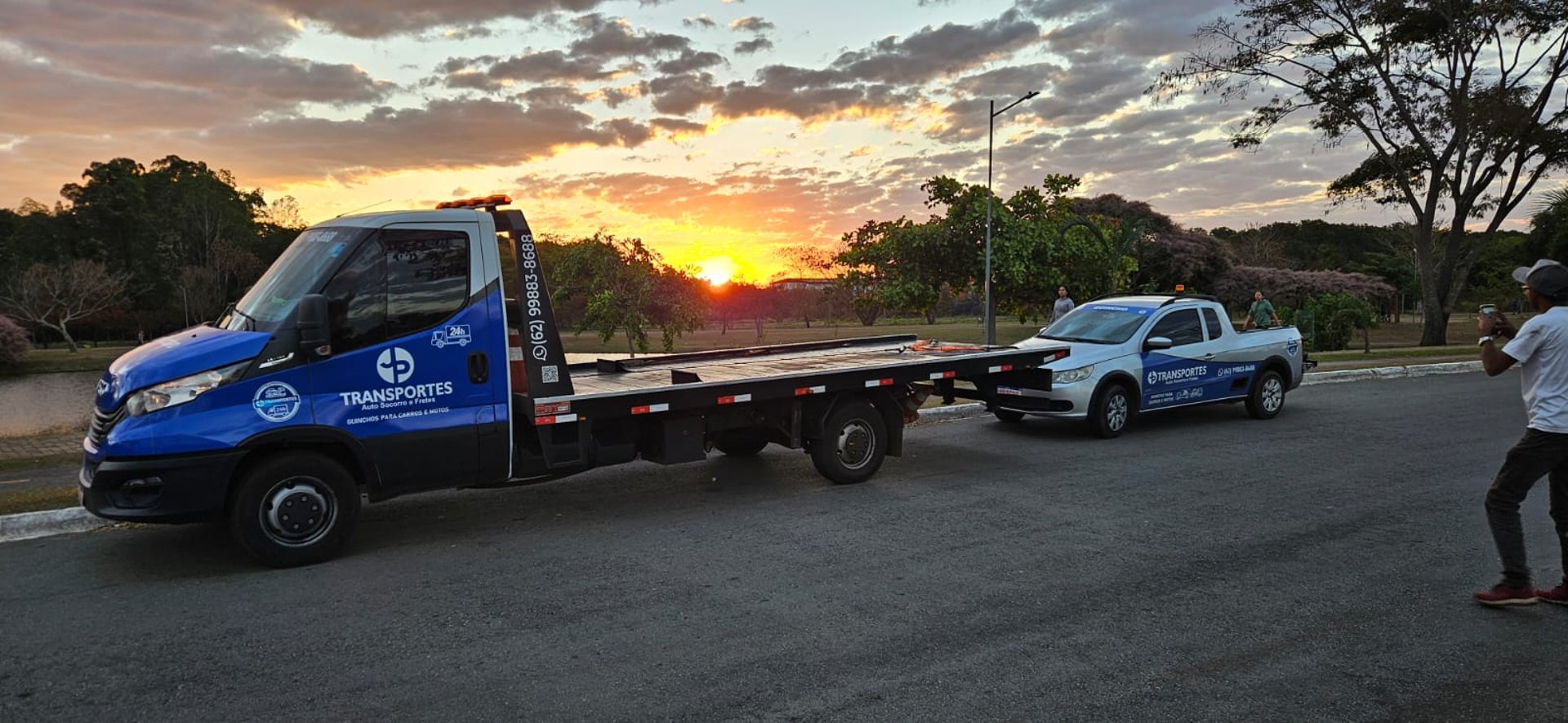 gray computer monitor